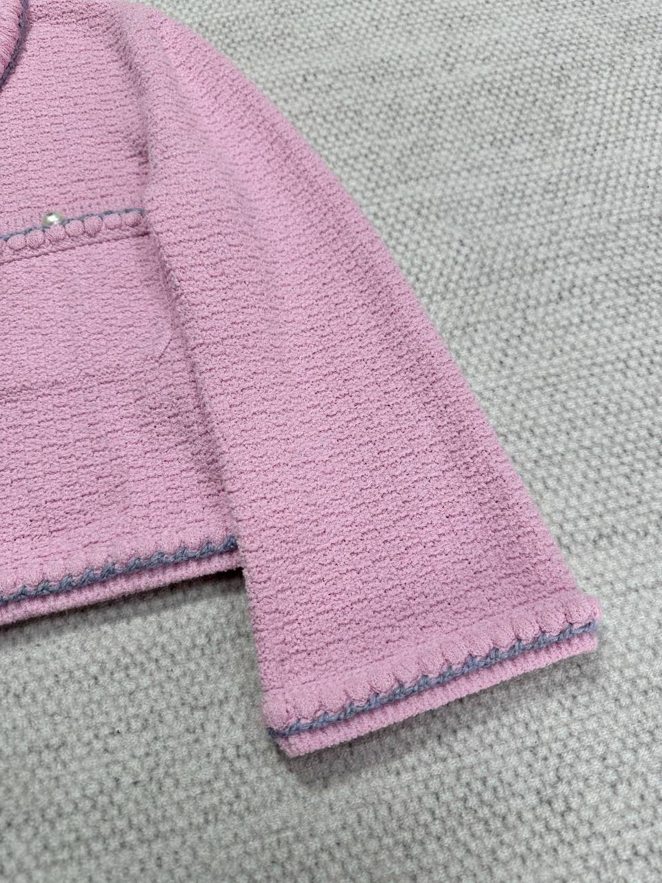 CHANEL Женский кардиган в нежно-розовом цвете CHANEL Женский кардиган в нежно-розовом цвете