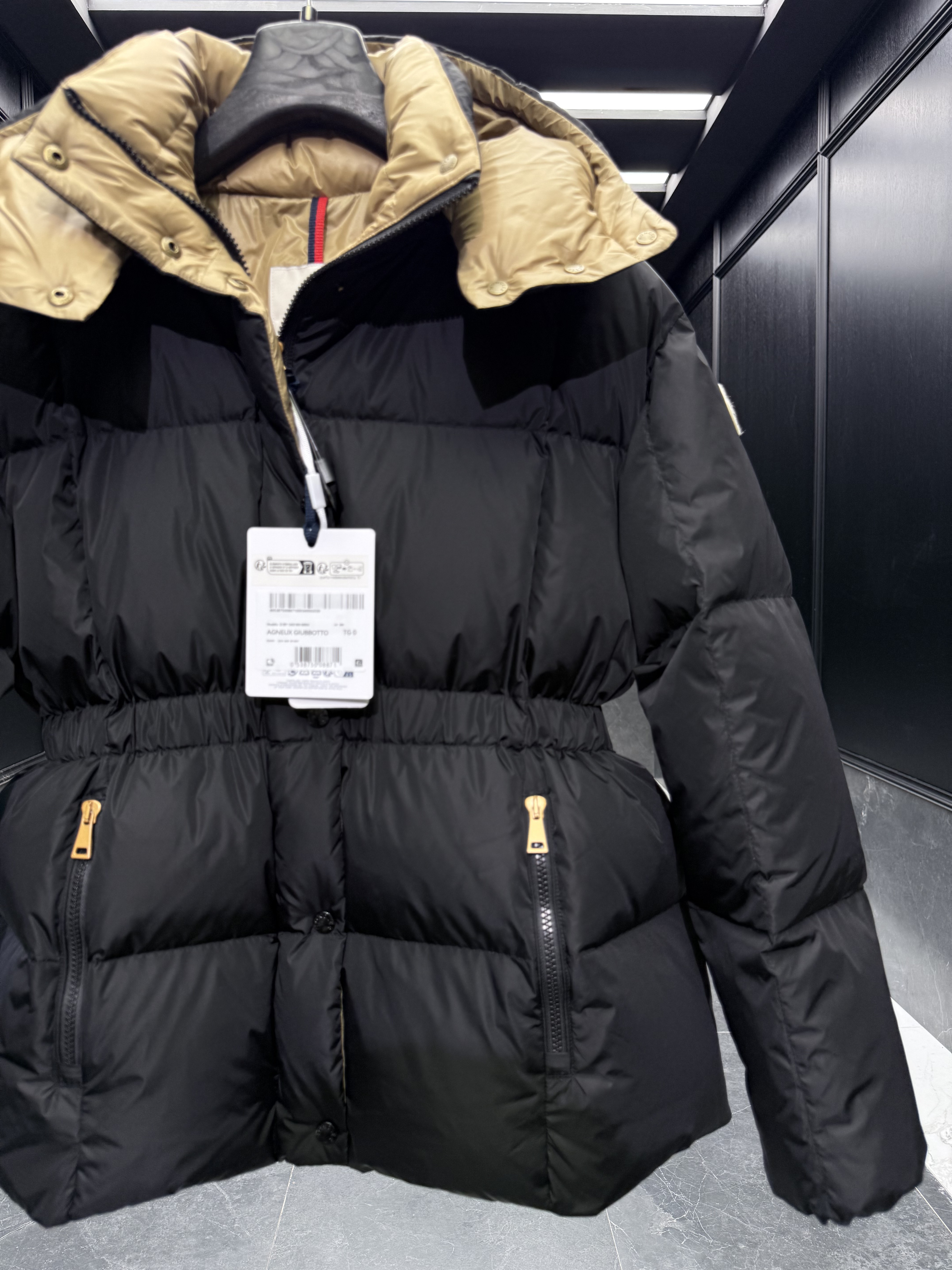 MONCLER Женский пуховик Agneux MONCLER Женский пуховик Agneux