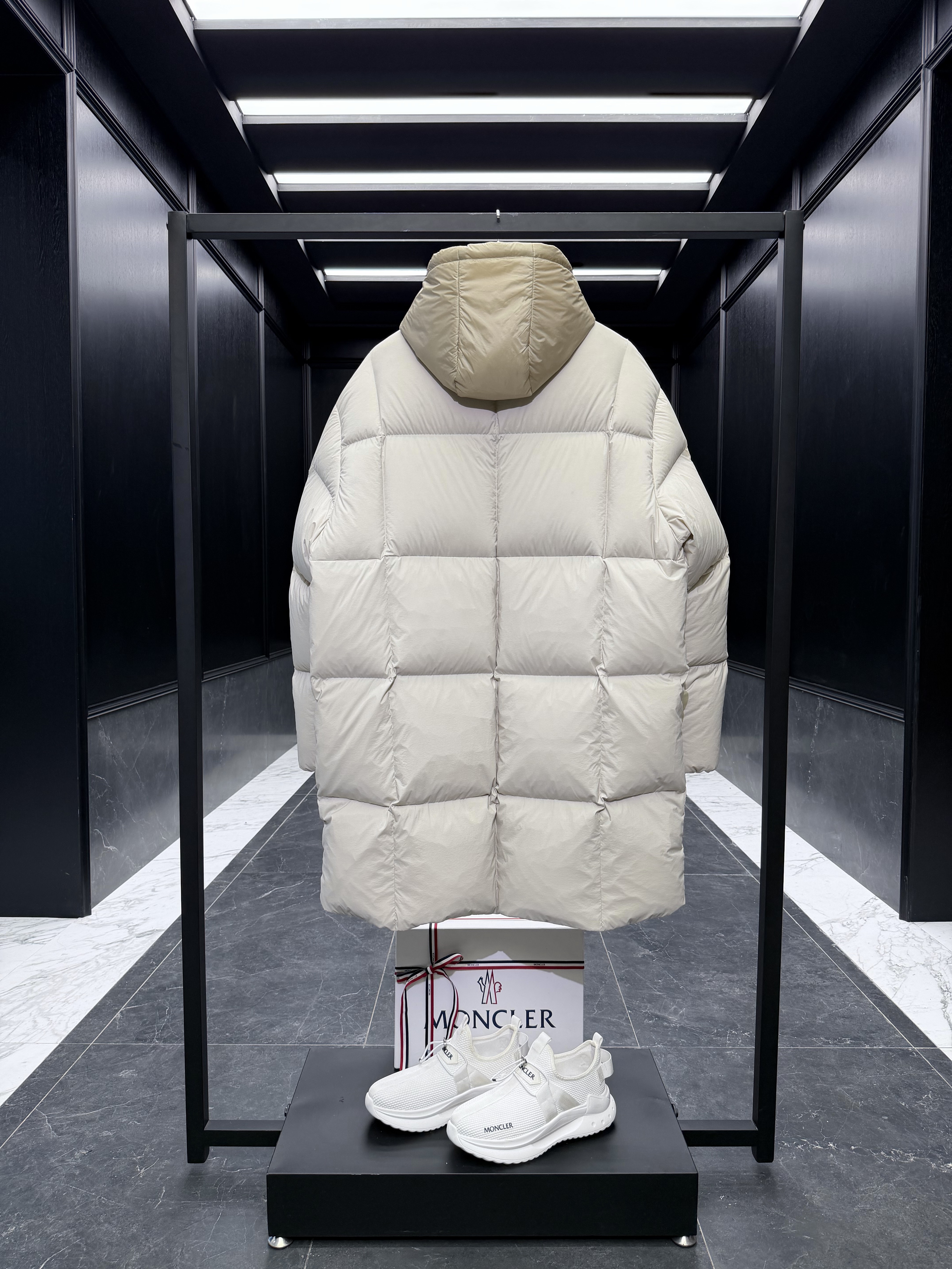 MONCLER Мужской пуховик Alize  MONCLER Мужской пуховик Alize