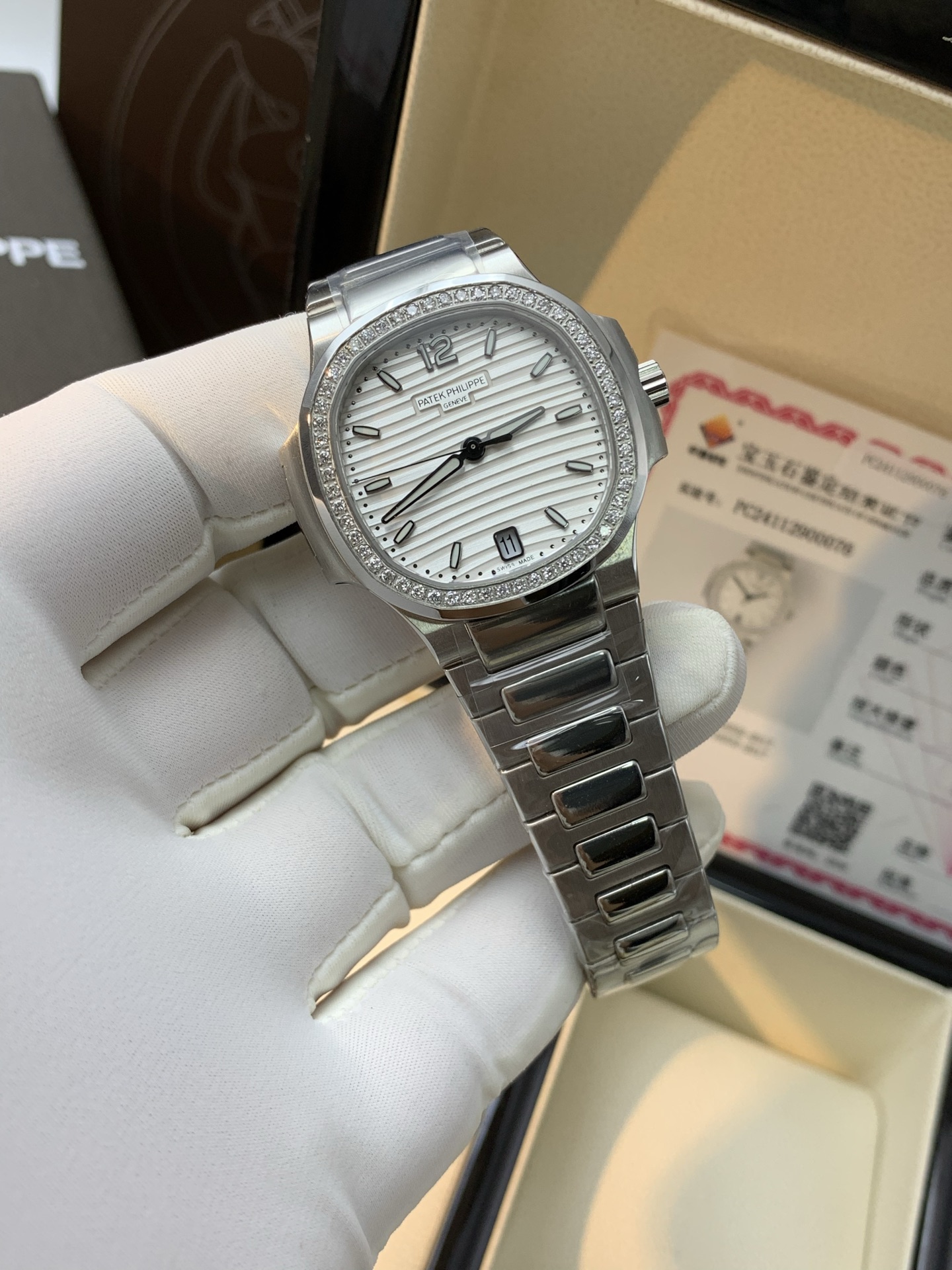 PATEK PHILIPPE Женские часы Nautilus 7118/1200A-010 PATEK PHILIPPE Женские часы Nautilus 7118/1200A-010