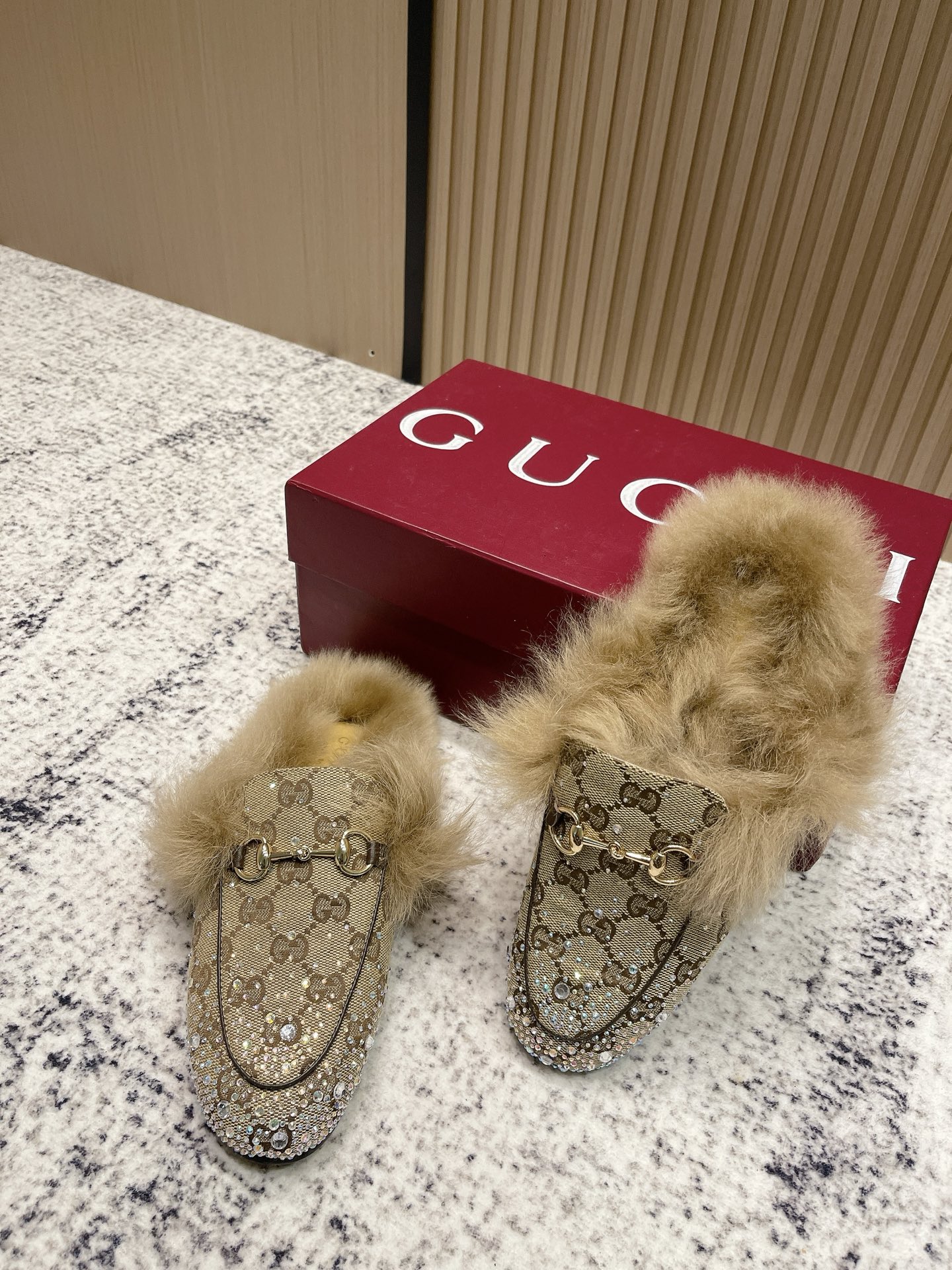 GUCCI Женские мюли Princetown на меху GUCCI Женские мюли Princetown на меху