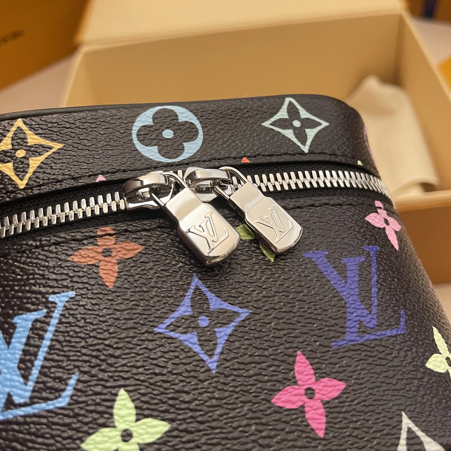 LOUIS VUITTON Женская сумка-косметичка Nice Mini LOUIS VUITTON Женская сумка-косметичка Nice Mini