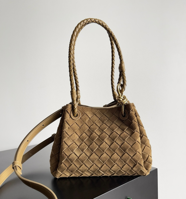 BOTTEGA VENETA Женская сумка Parachute замш