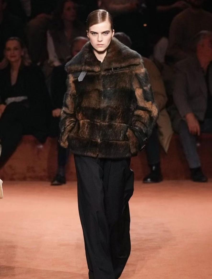 FENDI Женская шуба FENDI Женская шуба