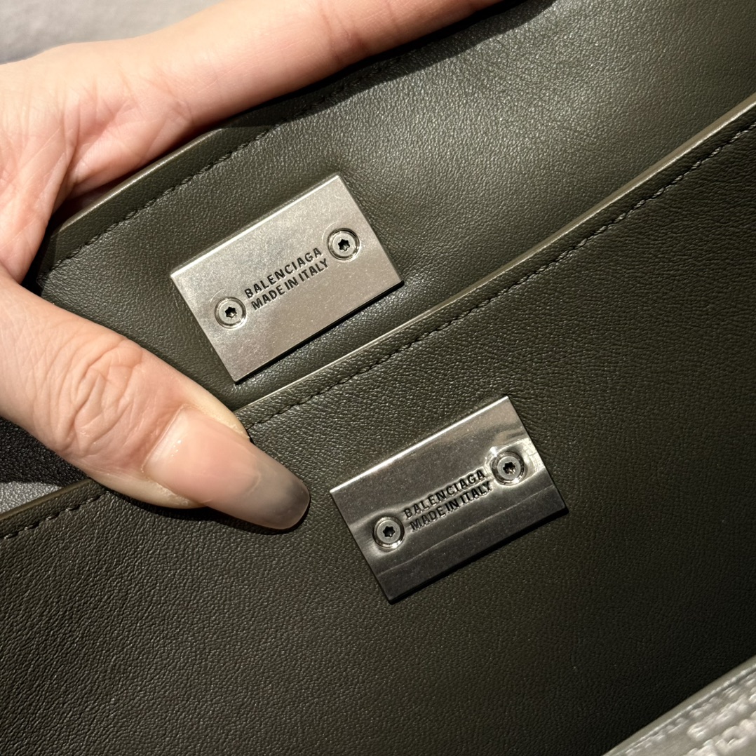 BALENCIAGA Женская сумка Rodeo хаки BALENCIAGA Женская сумка Rodeo хаки