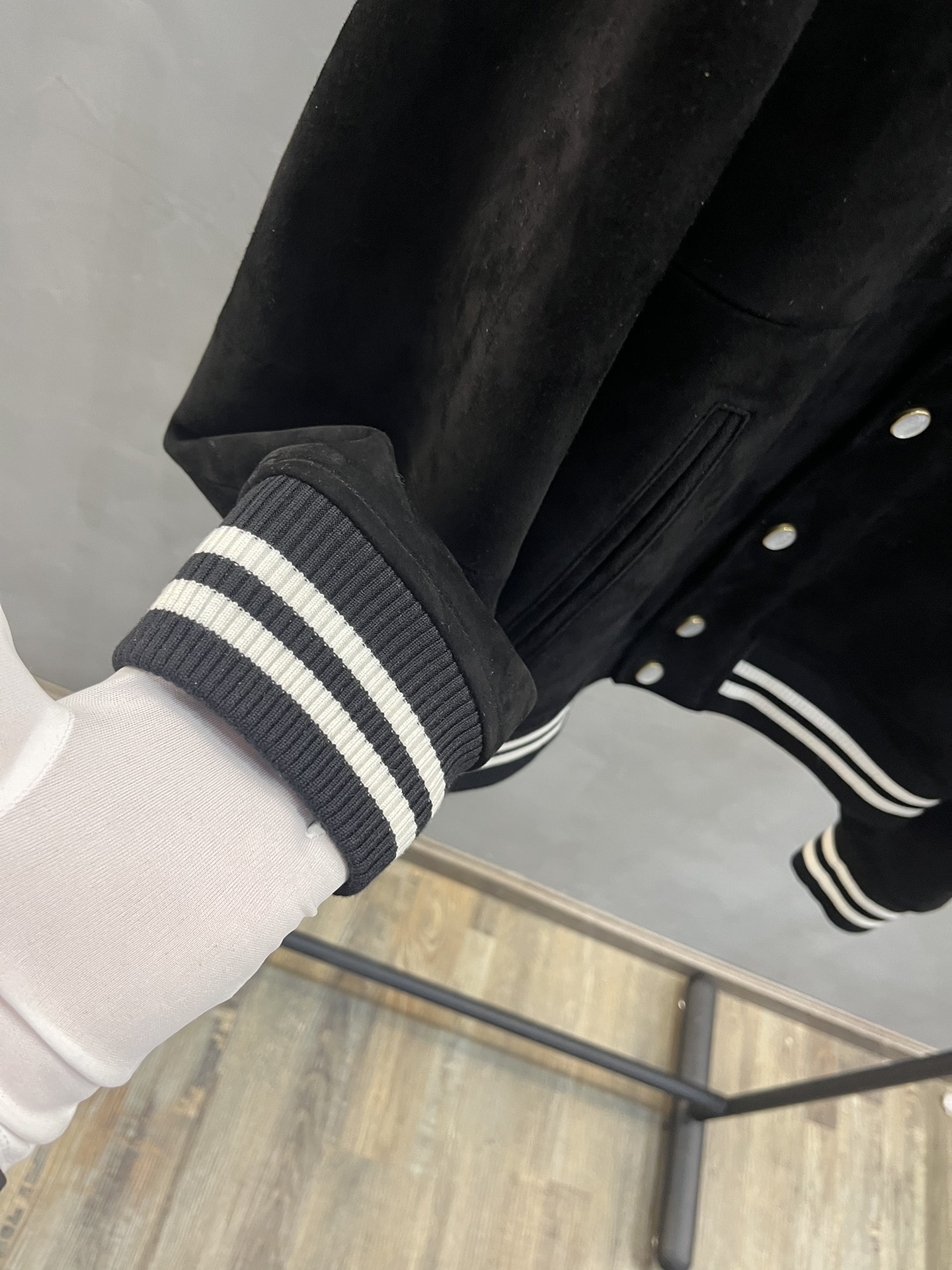 LOUIS VUITTON Мужская куртка из замши LOUIS VUITTON Мужская куртка из замши