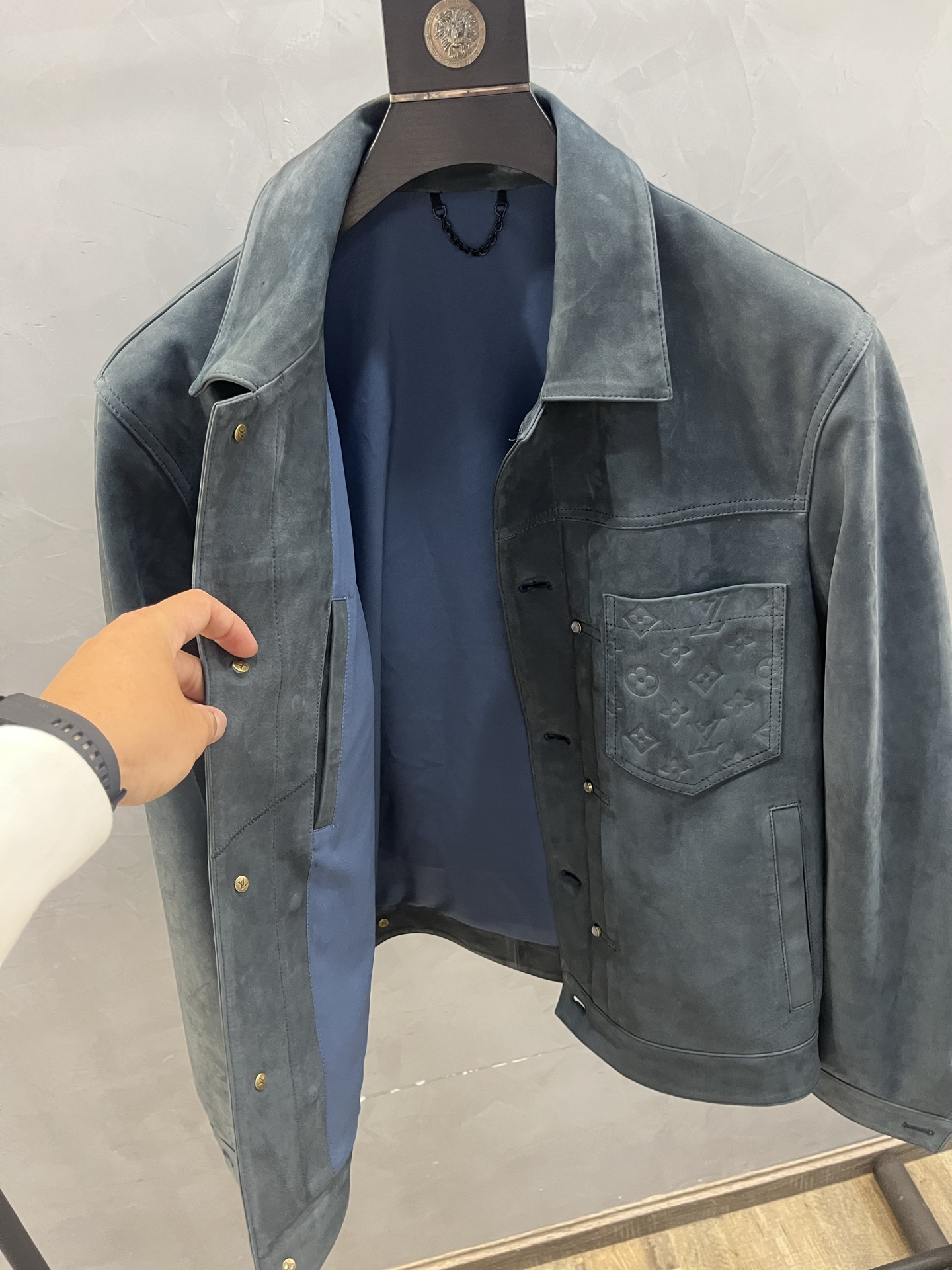 LOUIS VUITTON Мужская кожаная куртка LOUIS VUITTON Мужская кожаная куртка