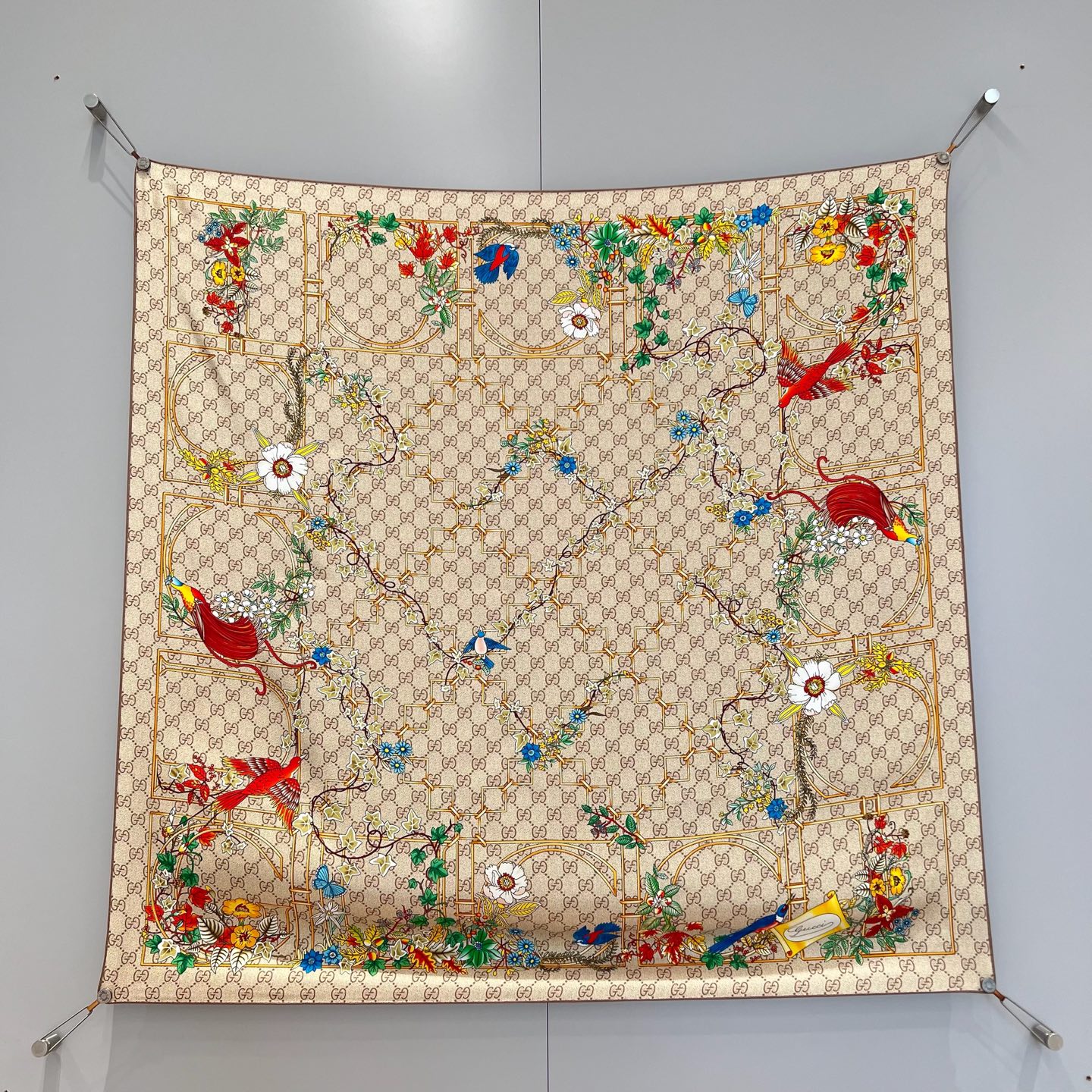 GUCCI Женский платок шёлк GUCCI Женский платок шёлк