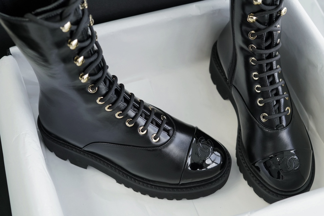 CHANEL Женские лакированные ботинки на шнуровке 23b CHANEL Женские лакированные ботинки на шнуровке 23b