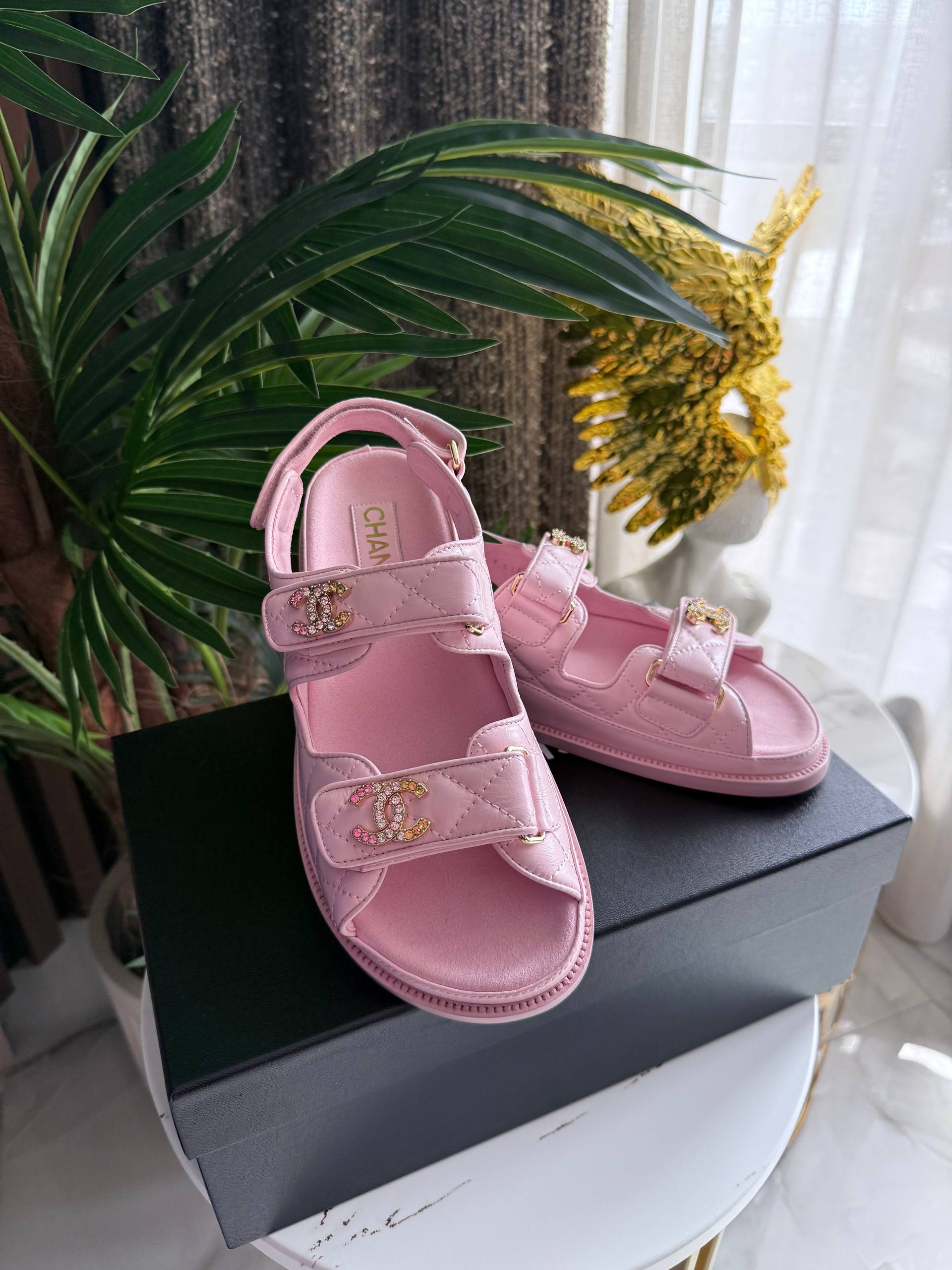 CHANEL Женские сандалии CHANEL Женские сандалии