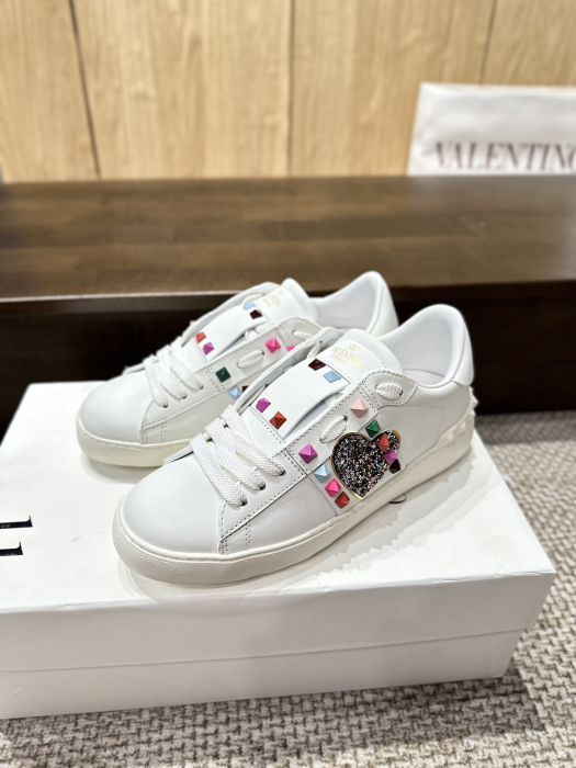 VALENTINO Женские кроссовки 11 Love