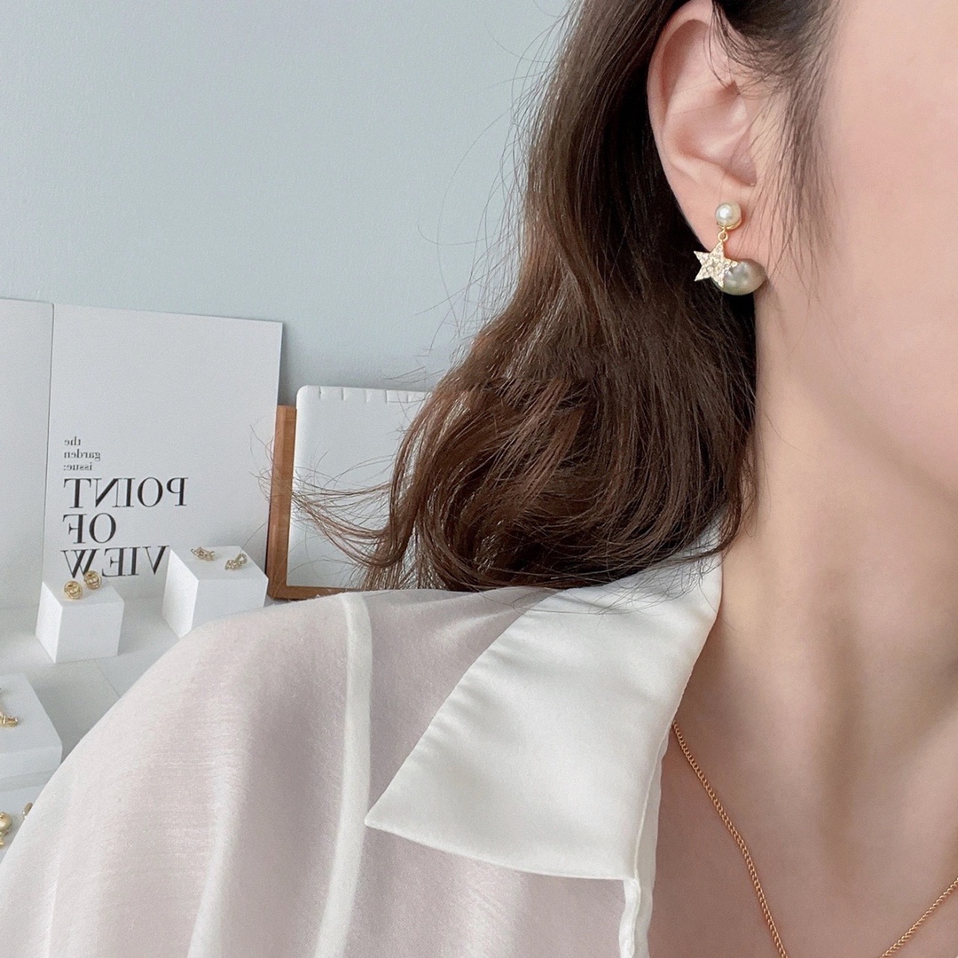 CHRISTIAN DIOR Женские серьги с жемчугом CHRISTIAN DIOR Женские серьги с жемчугом