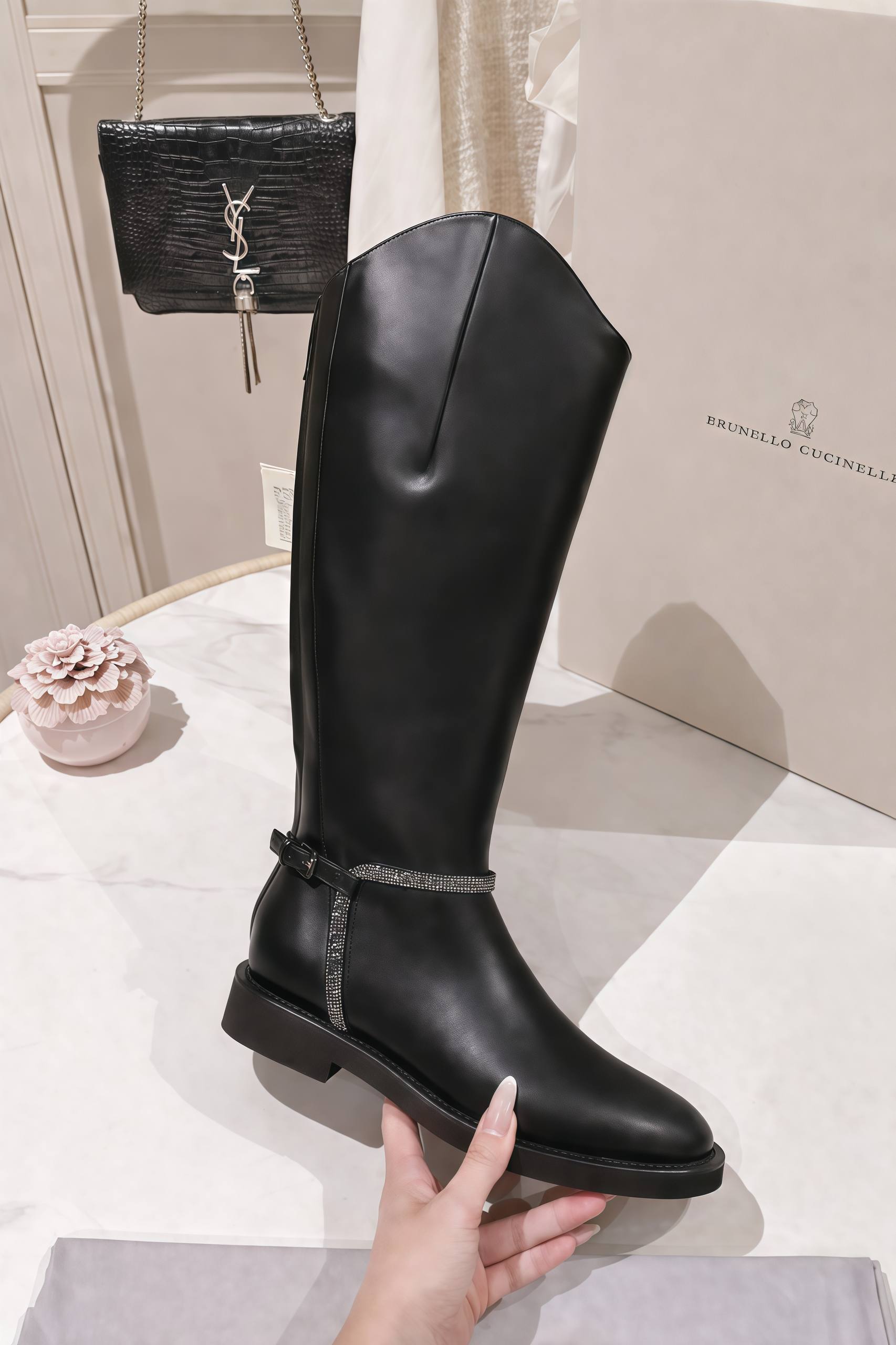 BRUNELLO CUCINELLI Женские сапоги из гладкой чёрной кожи BRUNELLO CUCINELLI Женские сапоги из гладкой чёрной кожи