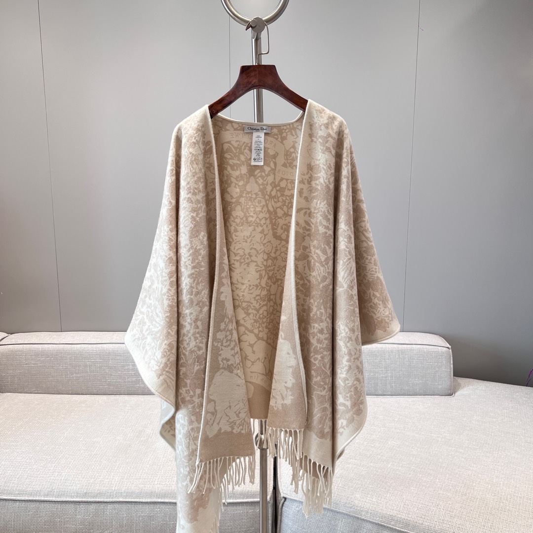 CHRISTIAN DIOR Женская шаль Aroundthe World CHRISTIAN DIOR Женская шаль Aroundthe World