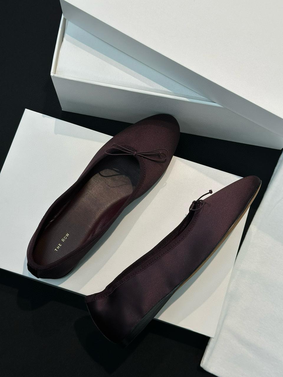 THE ROW Атласные балетки