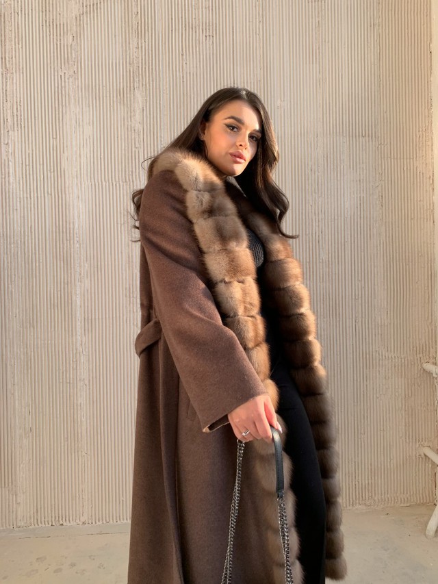 LORO PIANA Женское кашемировое пальто с мехом соболя  LORO PIANA Женское кашемировое пальто с мехом соболя