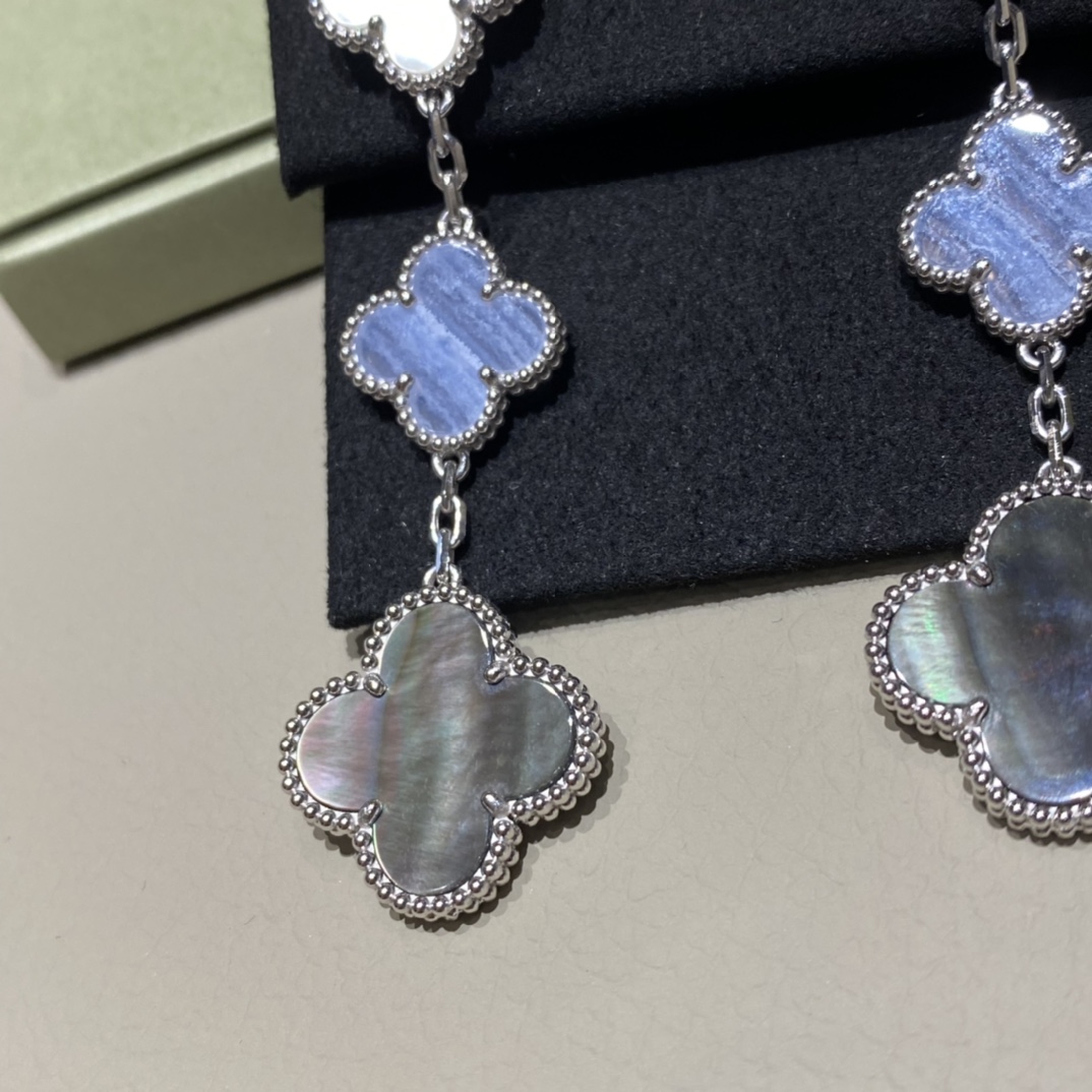 Van Cleef & Arpels Серьги Alhambra 3 мотива белое золото Van Cleef & Arpels Серьги Alhambra 3 мотива белое золото