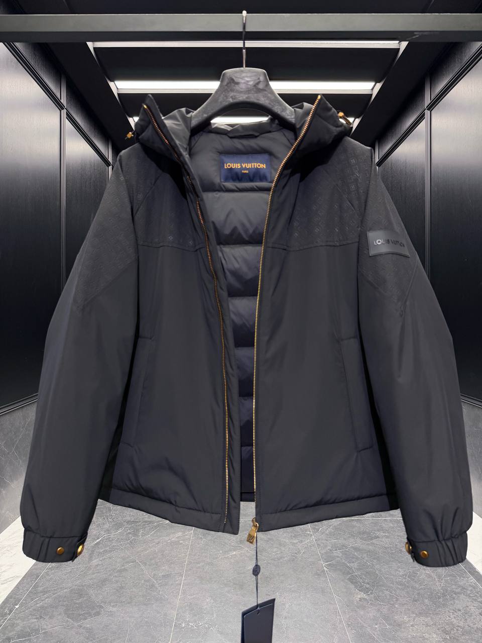 LOUIS VUITTON Мужской пуховик LOUIS VUITTON Мужской пуховик