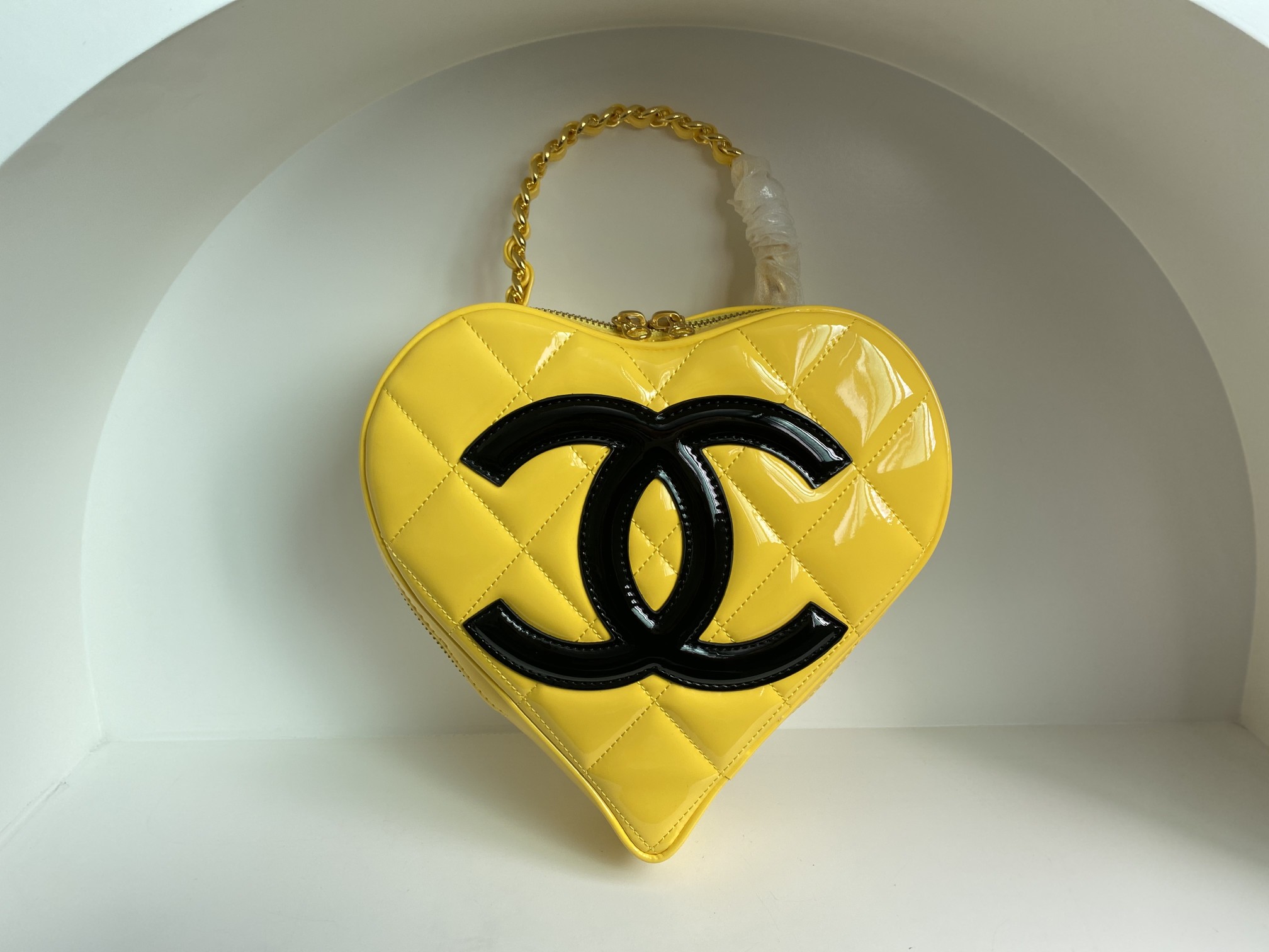 CHANEL Женская винтажная сумка в форме сердца CHANEL Женская винтажная сумка в форме сердца