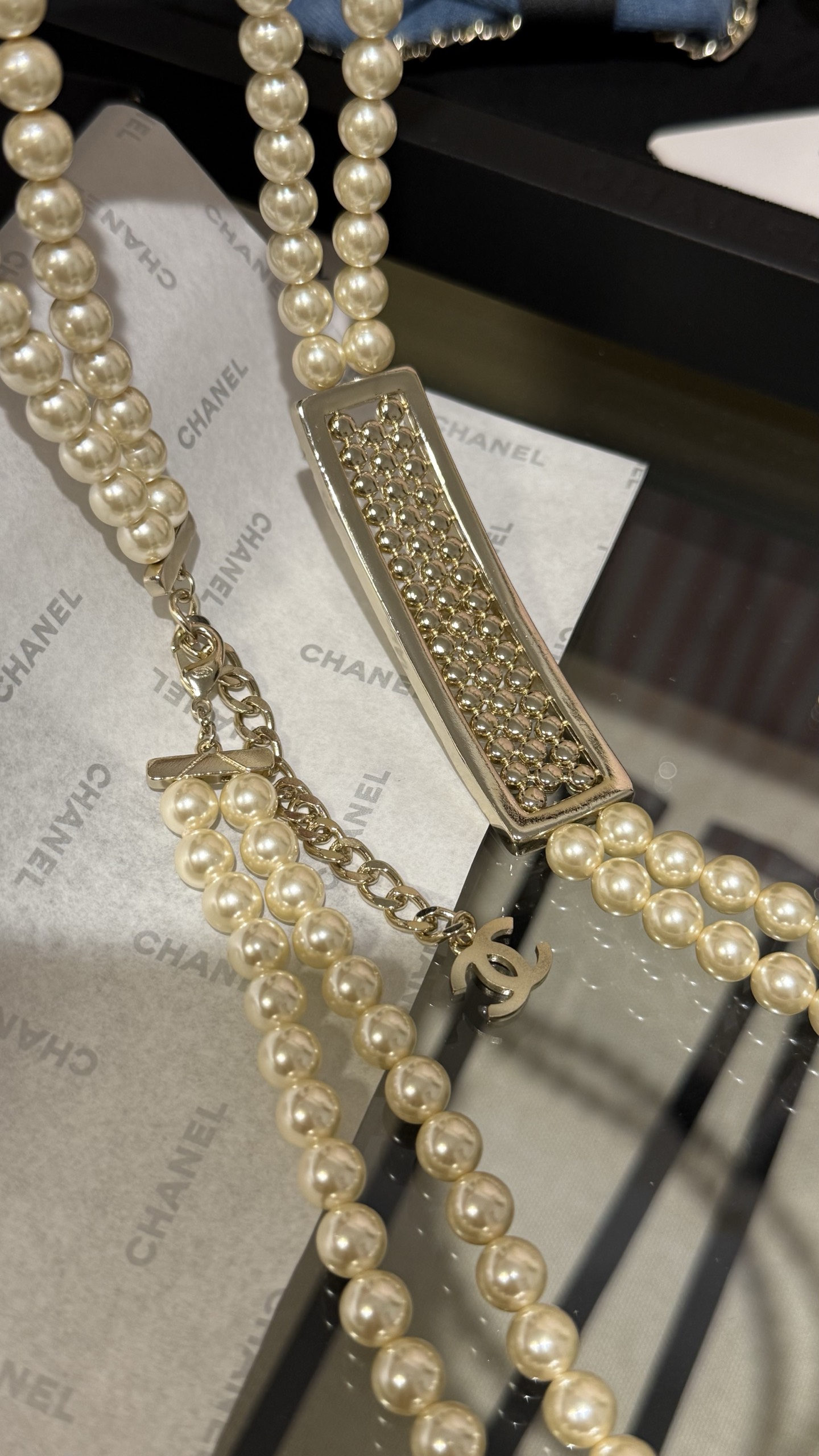 CHANEL Женский цепочка-ремень 25A с жемчугом CHANEL Женский цепочка-ремень 25A с жемчугом