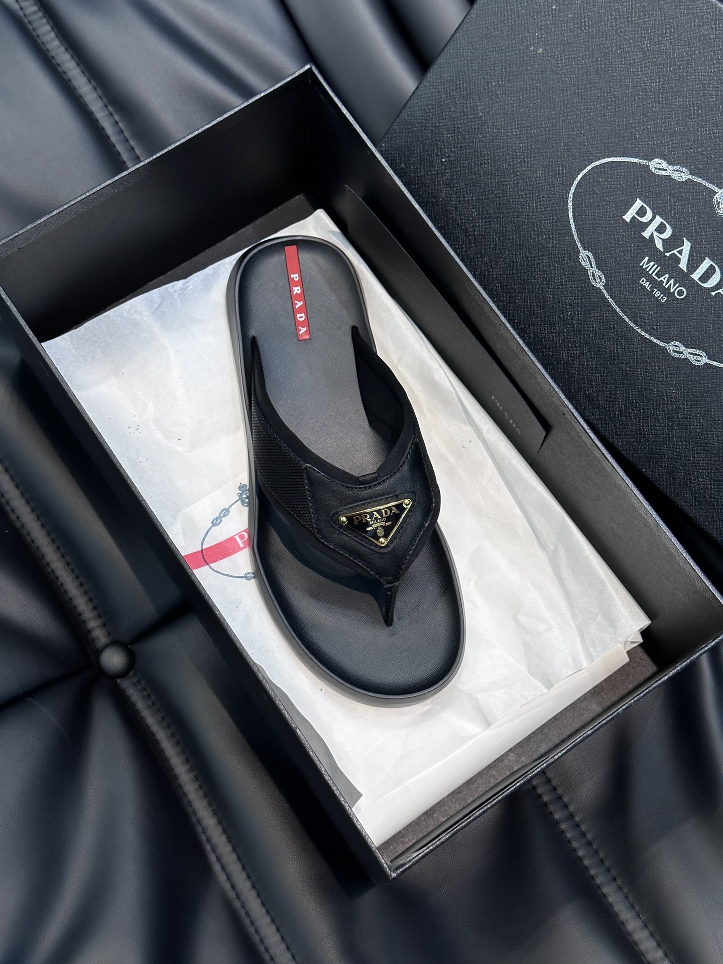 PRADA Мужские шлёпанцы-вьетнамки