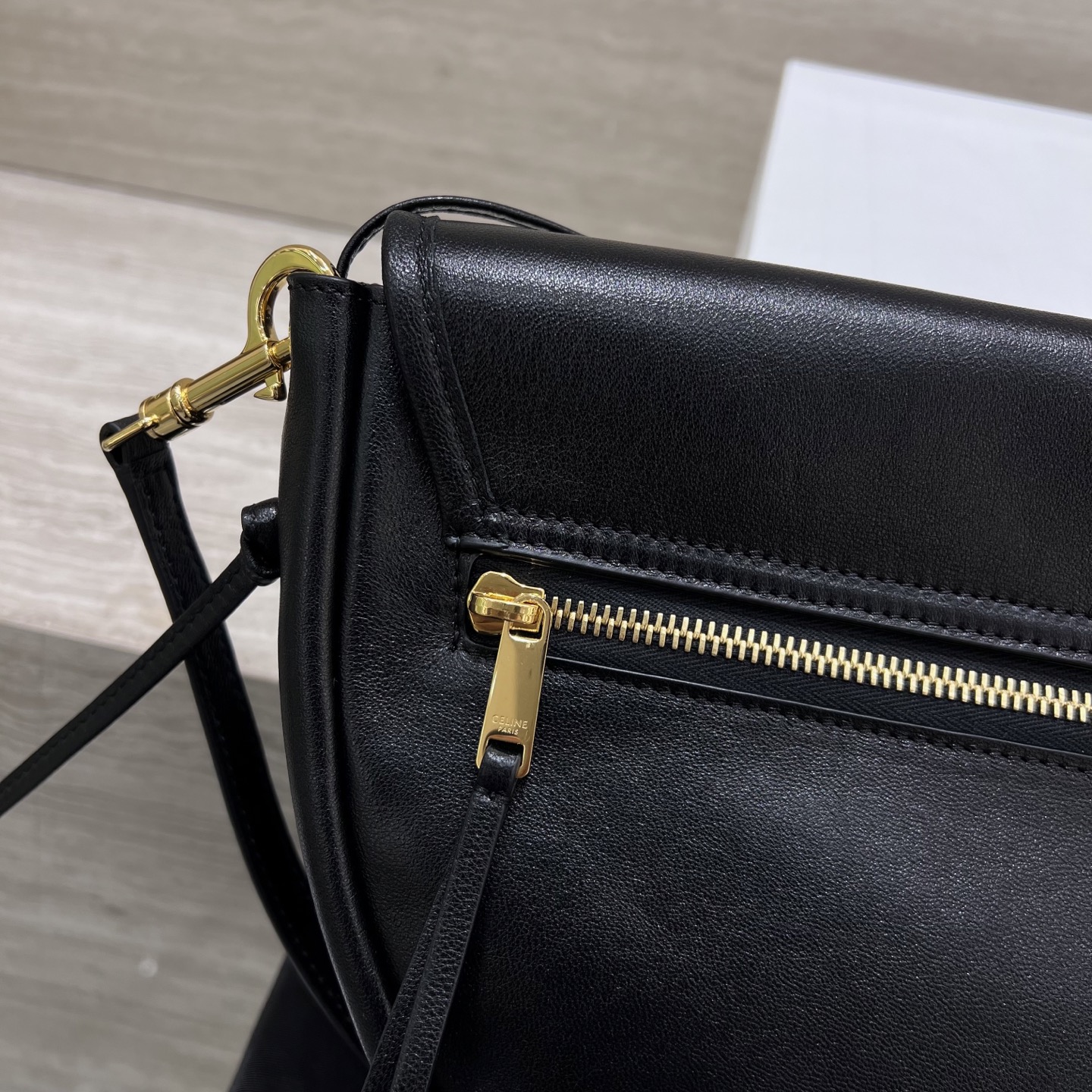 CELINE Женская сумка Triophe Halfmon CELINE Женская сумка Triophe Halfmon