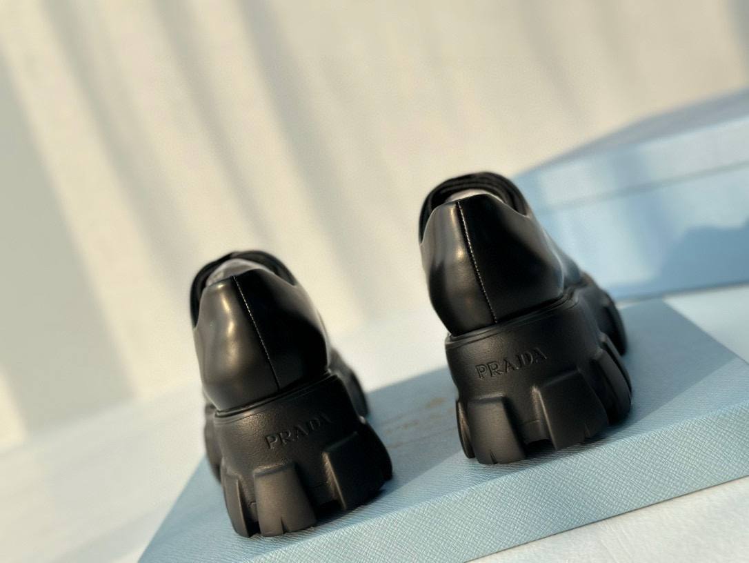 PRADA Женские ботинки на шнуровке PRADA Женские ботинки на шнуровке