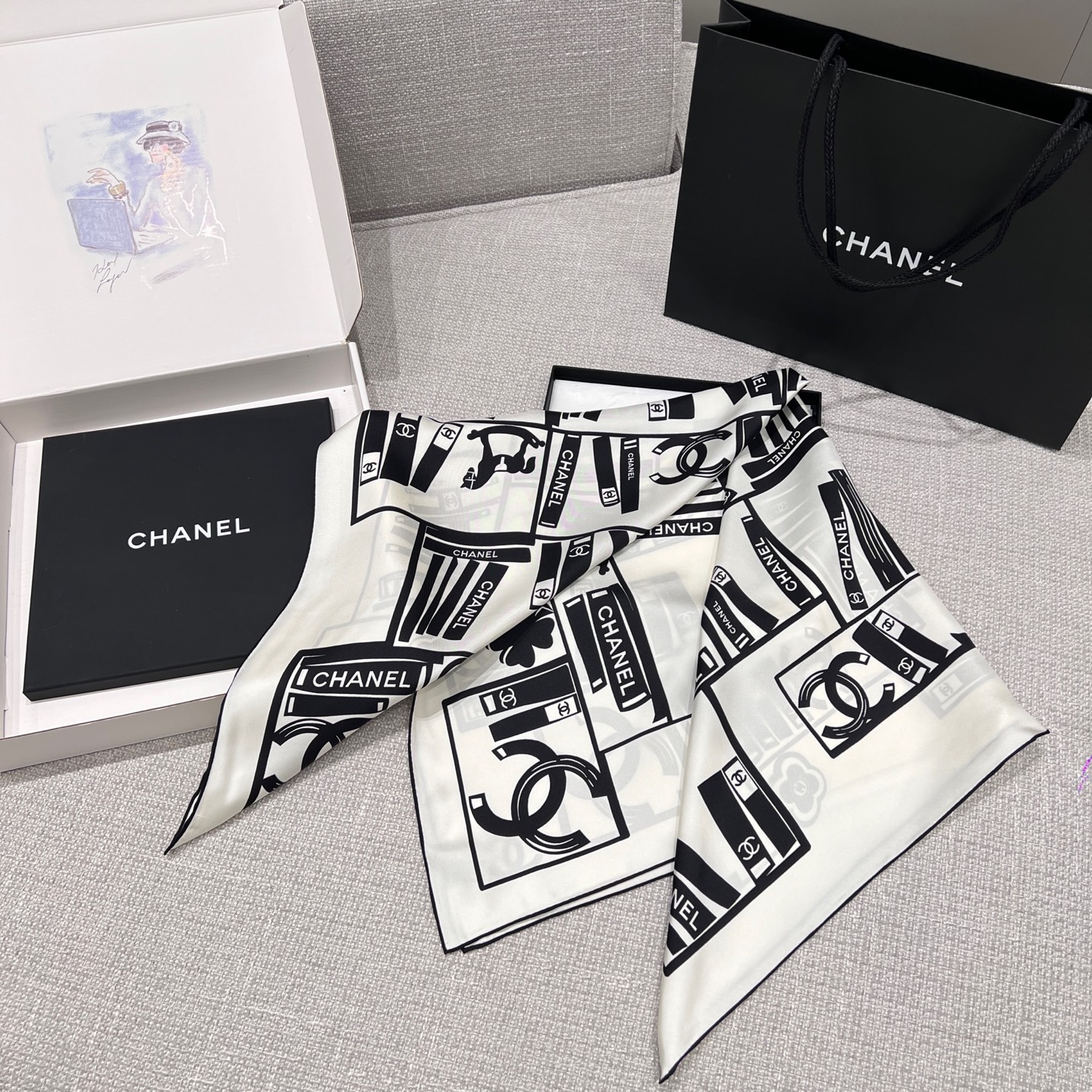 CHANEL Женский платок шёлк CHANEL Женский платок шёлк