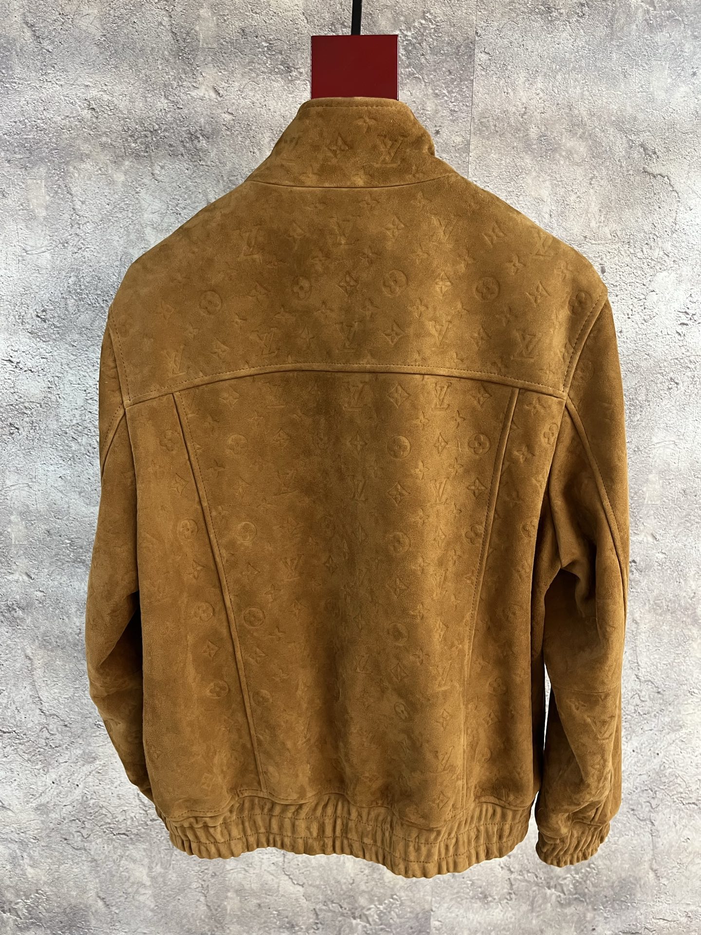 LOUIS VUITTON Мужская куртка из замши LOUIS VUITTON Мужская куртка из замши