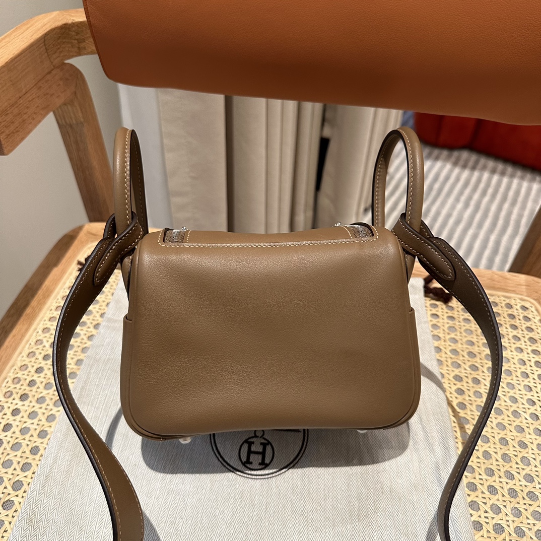 HERMES Женская сумка Lindy 19 см D0 Swift HERMES Женская сумка Lindy 19 см D0 Swift