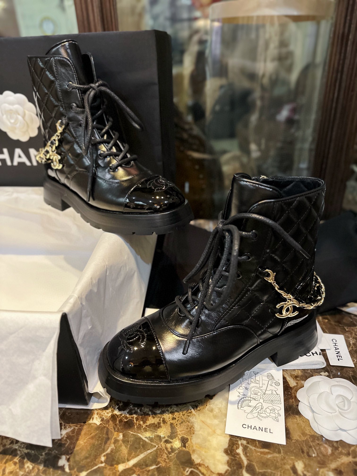 CHANEL Женские лакированные ботинки CHANEL Женские лакированные ботинки