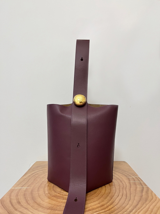 LOEWE Женская сумка Pebble Bucket medium