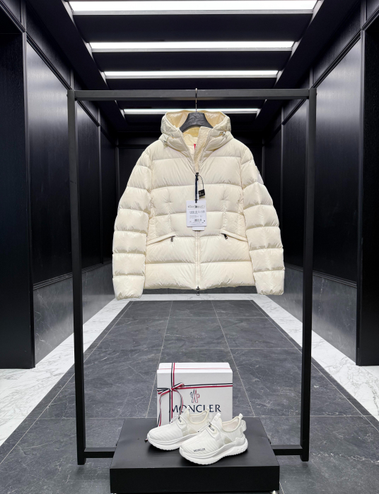 MONCLER Женский пуховик Avoce