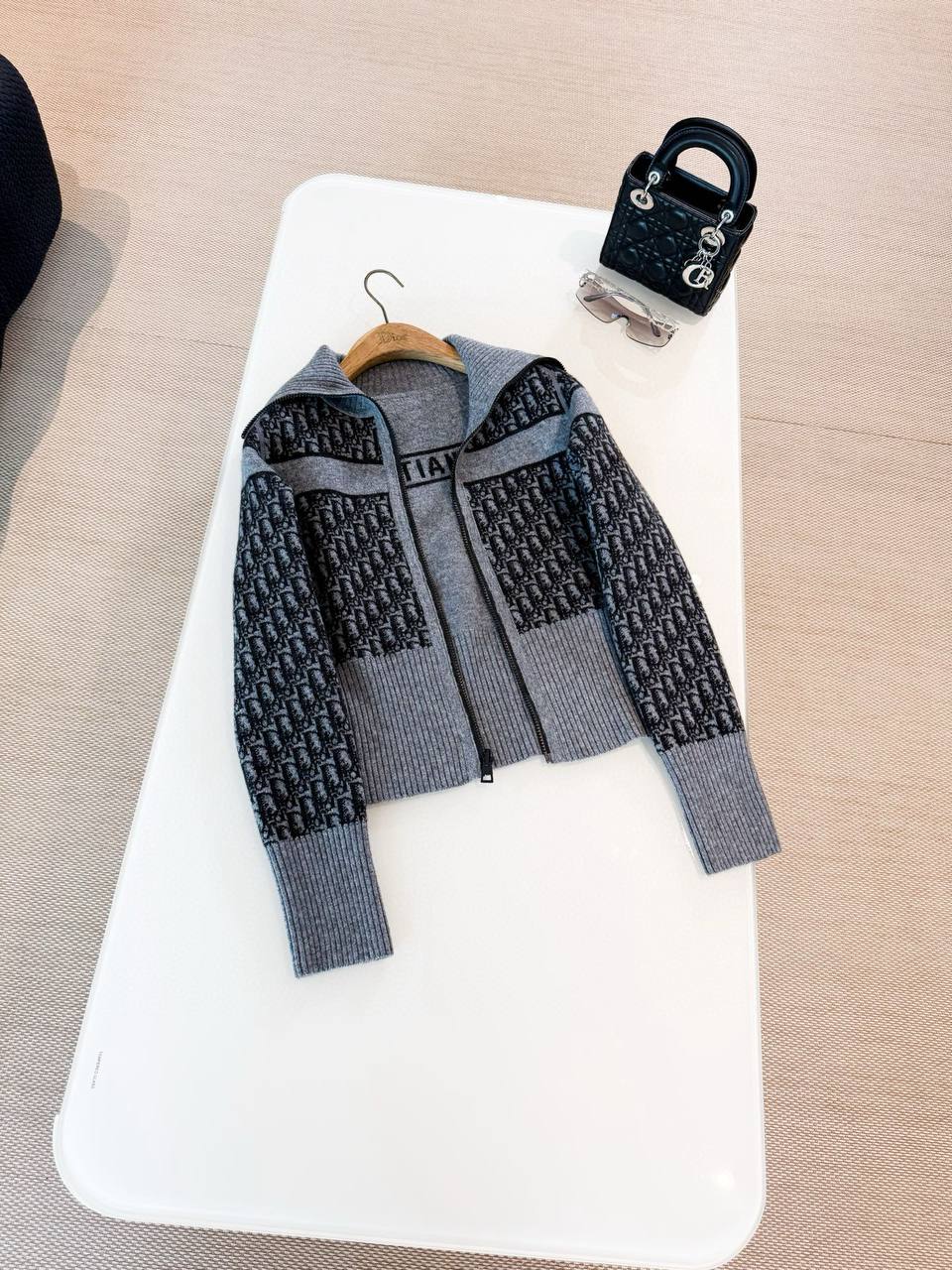 CHRISTIAN DIOR Женский кардиган из кашемира CHRISTIAN DIOR Женский кардиган из кашемира