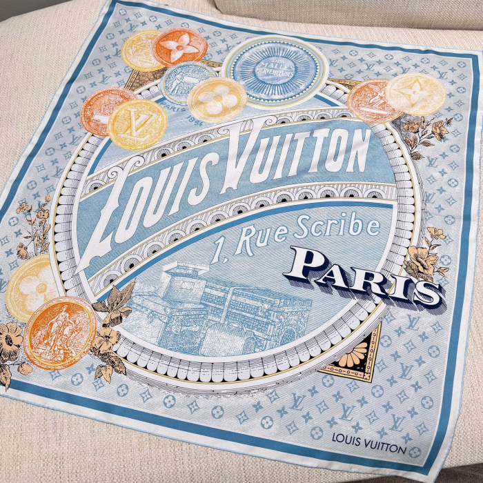 LOUIS VUITTON Женский Платок-каре Malles Merveilleuses 90 M92978