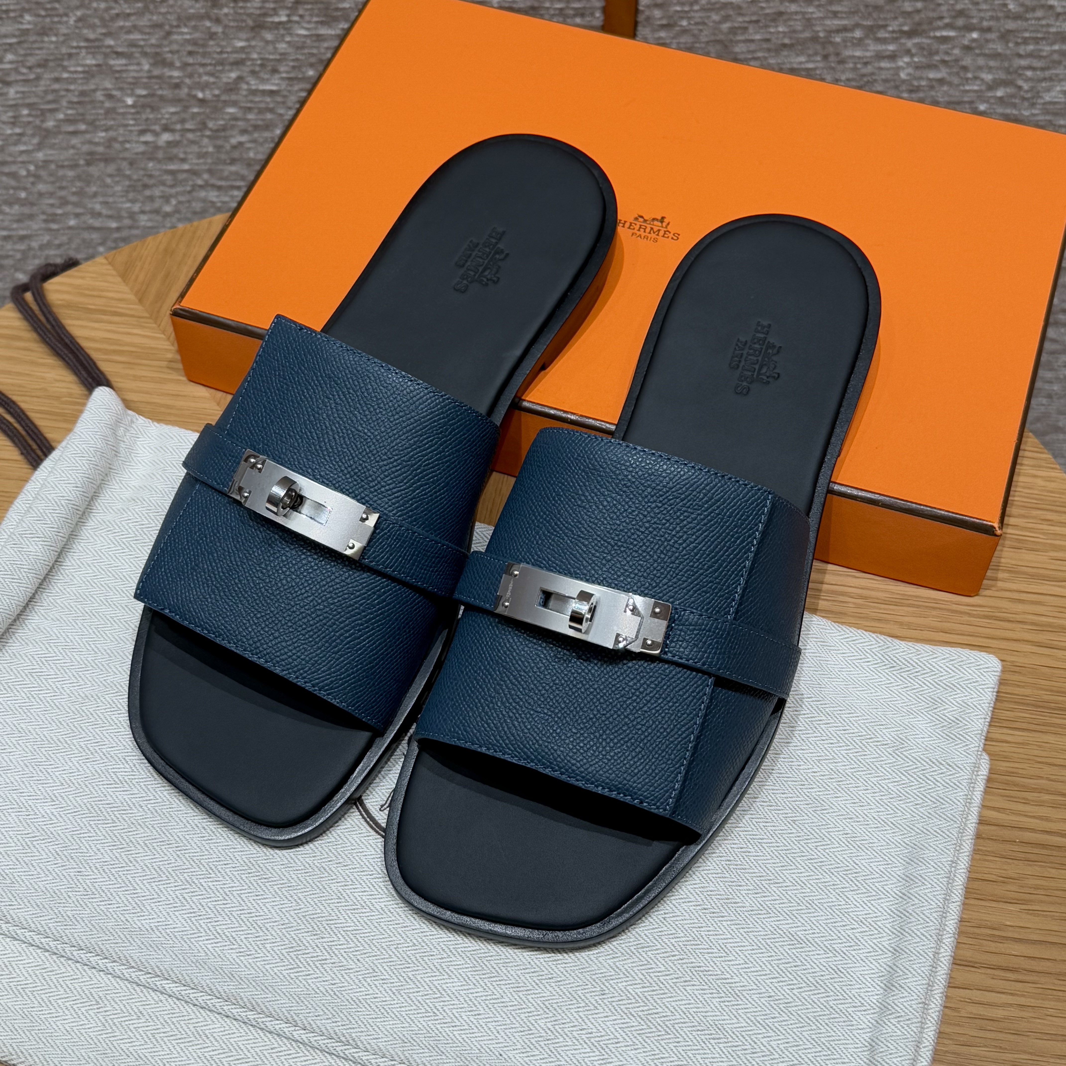 HERMES Мужские сандалии Gabriel