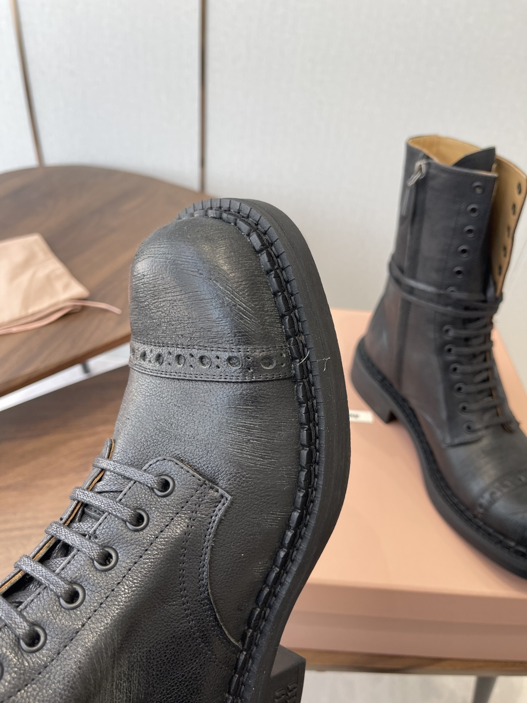 MIU MIU Женские ботинки из телячьей кожи MIU MIU Женские ботинки из телячьей кожи