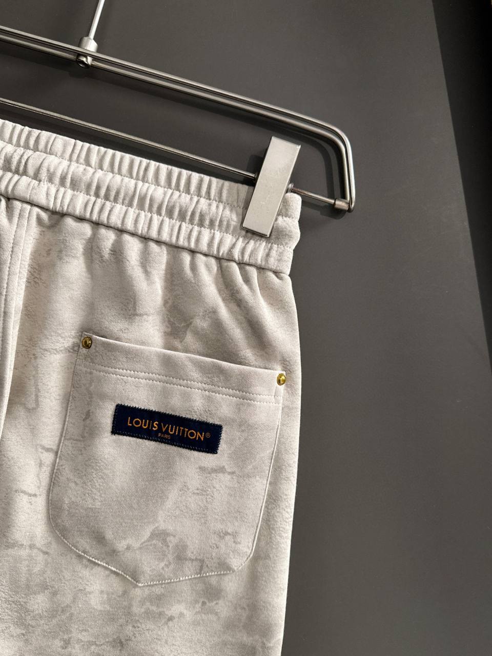 LOUIS VUITTON Мужские брюки LOUIS VUITTON Мужские брюки