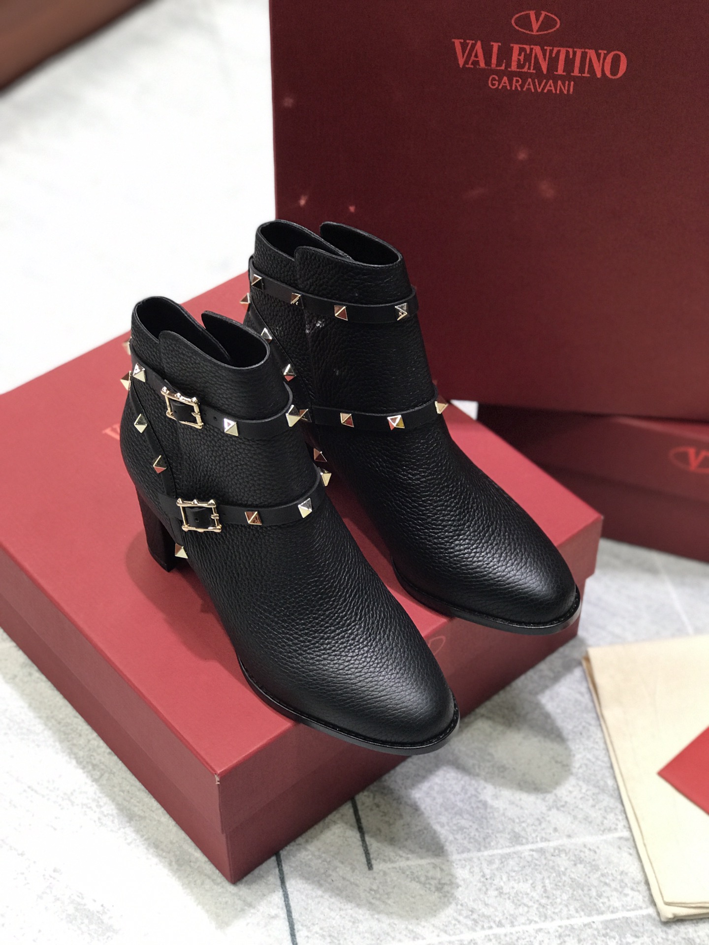 VALENTINO Женские ботильоны на среднем каблуке VALENTINO Женские ботильоны на среднем каблуке