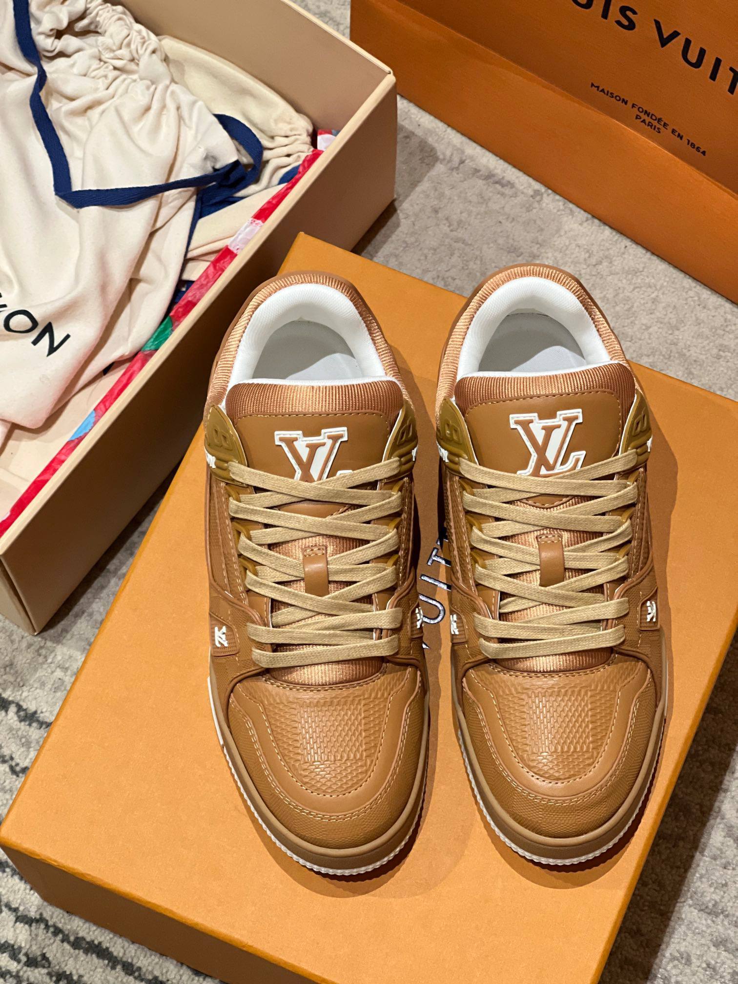 LOUIS VUITTON Мужские кроссовки LOUIS VUITTON Мужские кроссовки