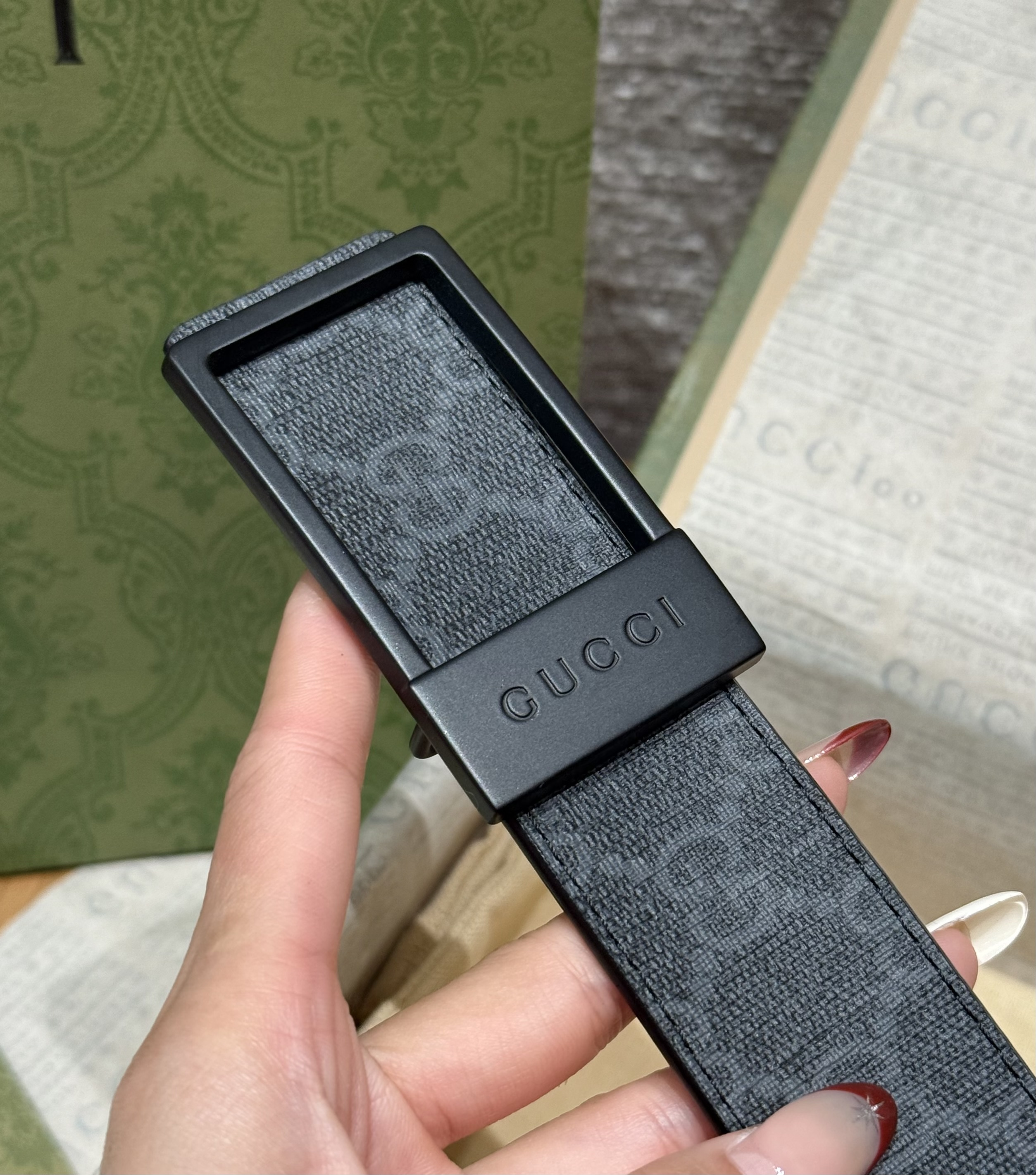 GUCCI Мужской ремень с повторяющимся узором GG