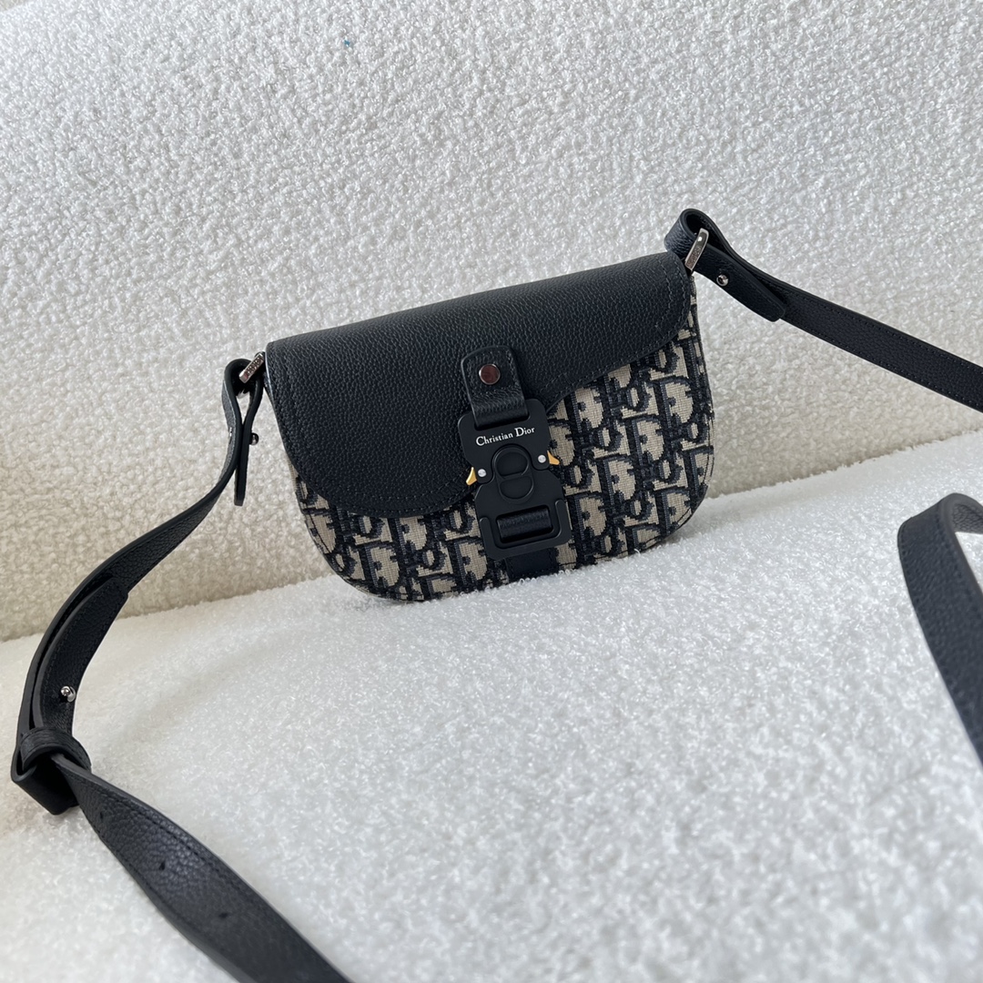 CHRISTIAN DIOR Мужская сумка Saddle Oblique mini  CHRISTIAN DIOR Мужская сумка Saddle Oblique mini