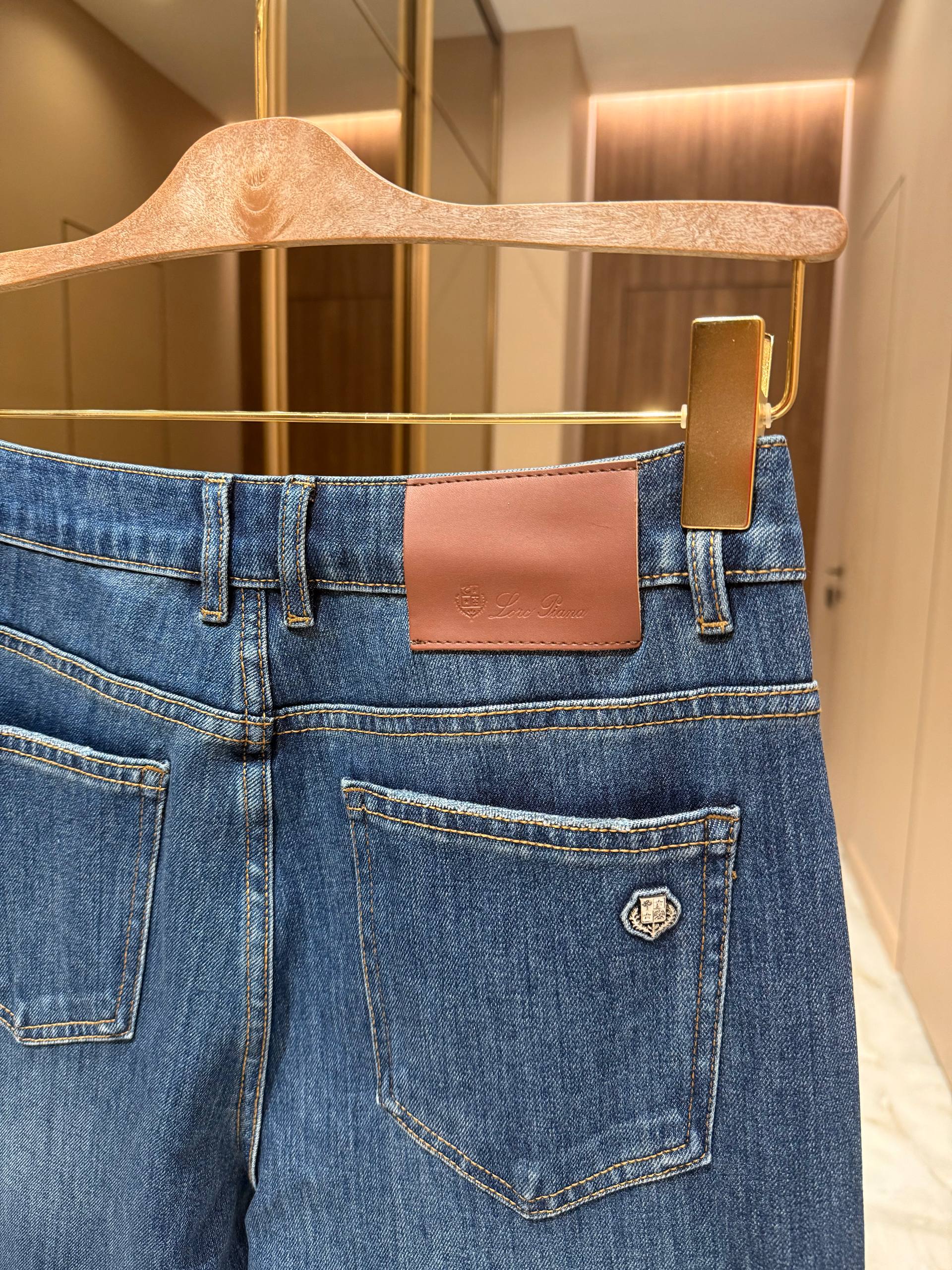 LORO PIANA Женские джинсы  LORO PIANA Женские джинсы
