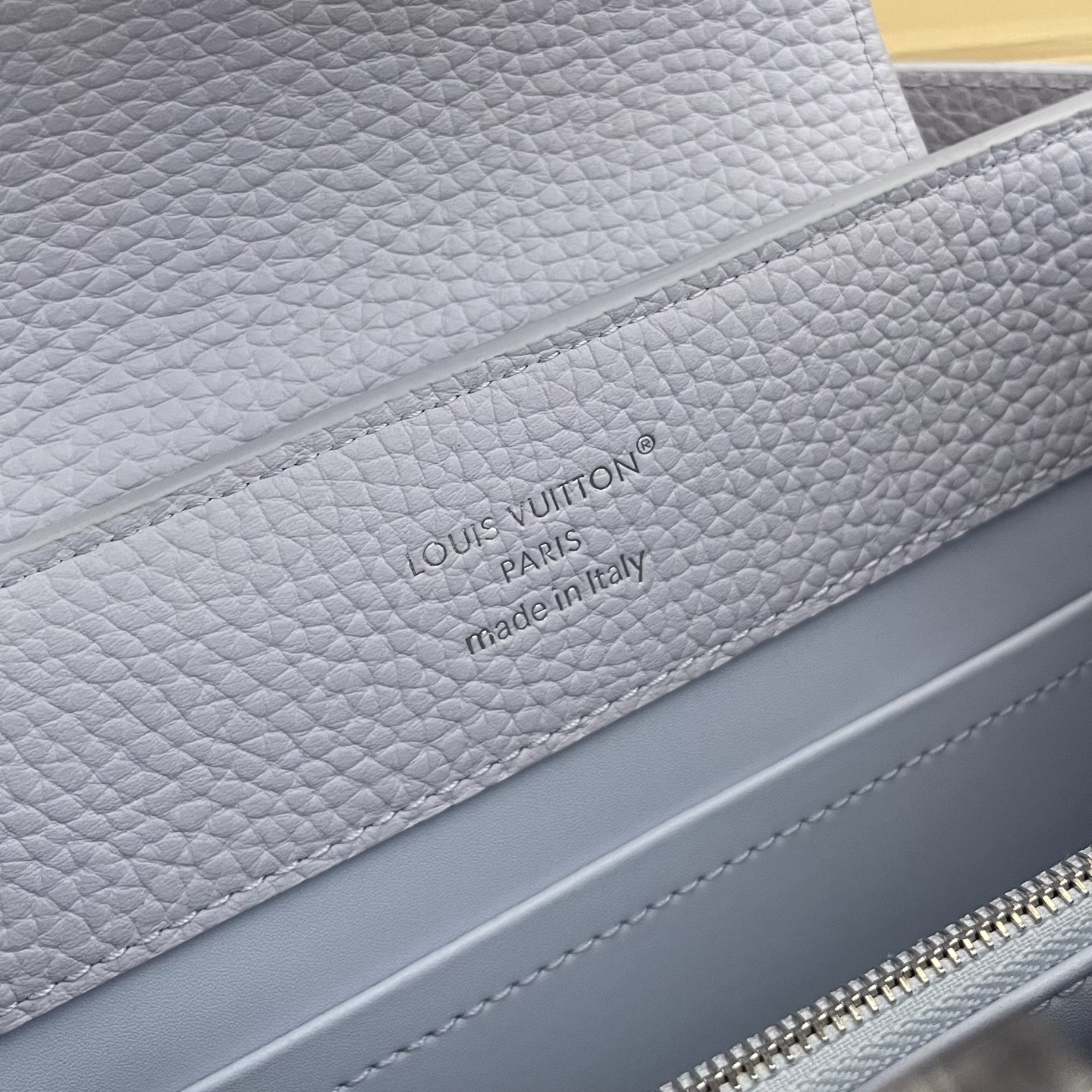 LOUIS VUITTON Женская Сумка Capucines