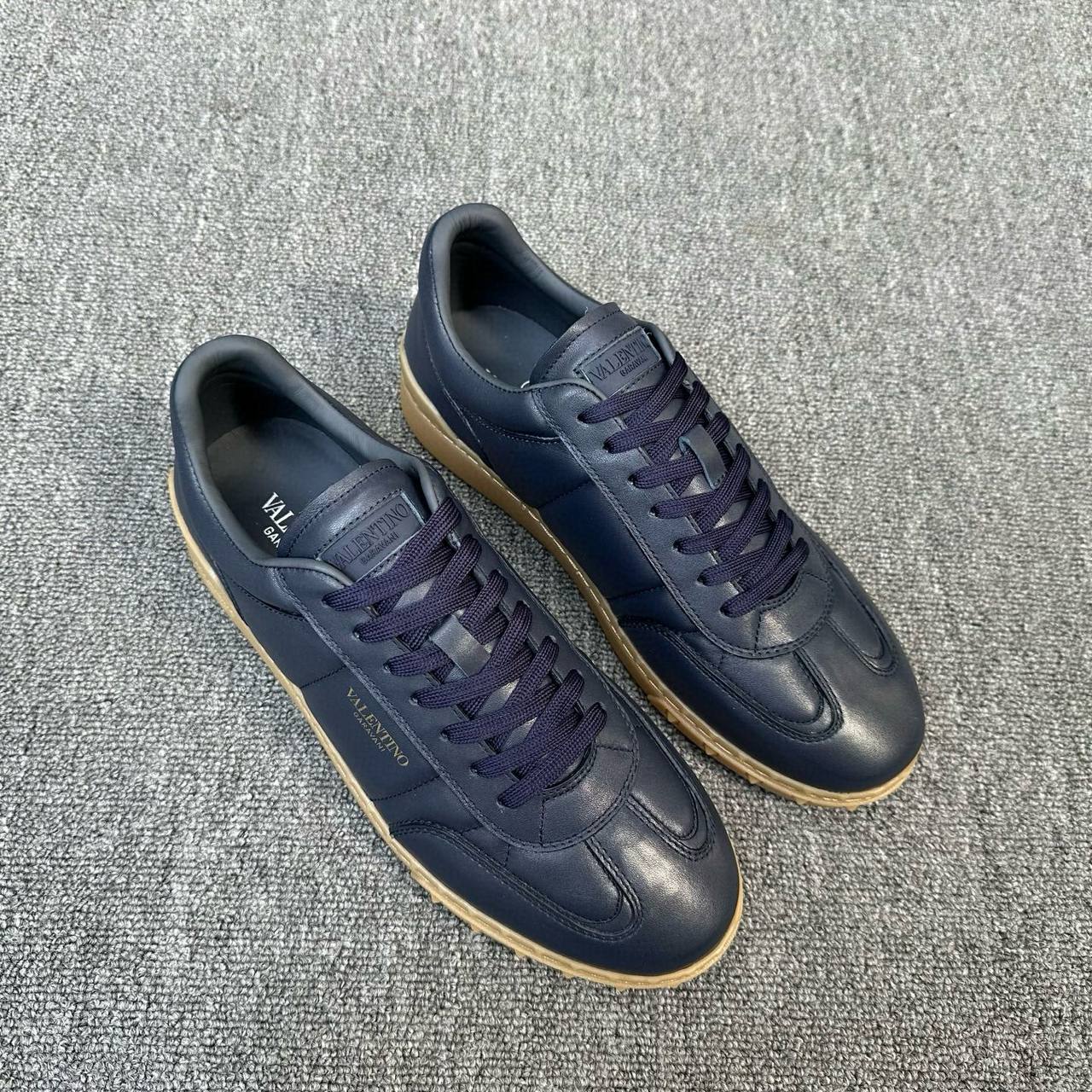 VALENTINO Мужские кроссовки из телячьей кожи 