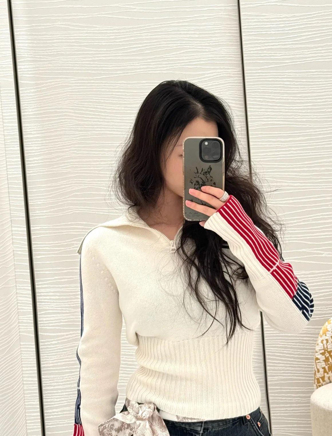 CHRISTIAN DIOR Женский пуловер из кашемира CHRISTIAN DIOR Женский пуловер из кашемира