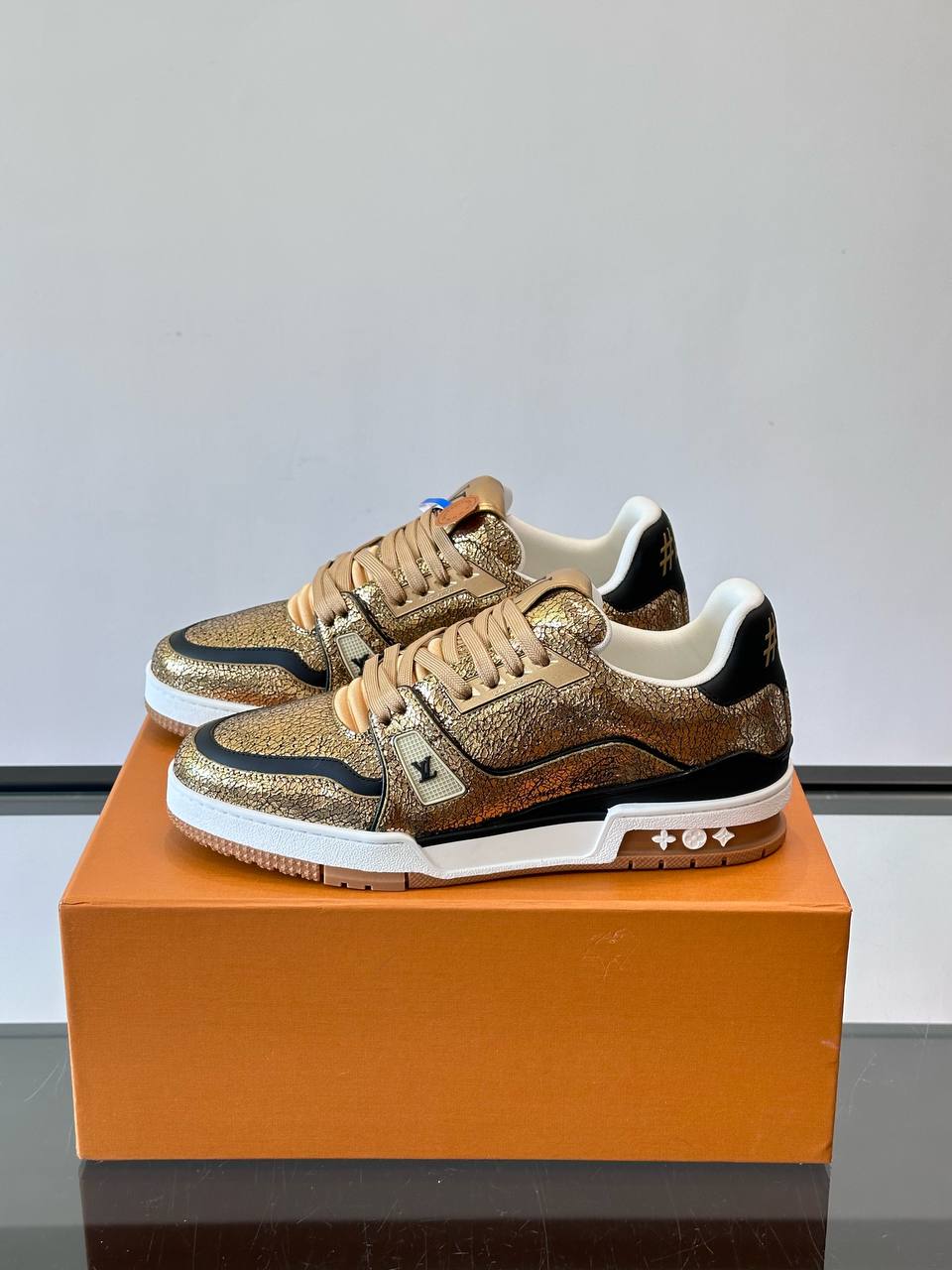 LOUIS VUITTON Мужские кроссовки 