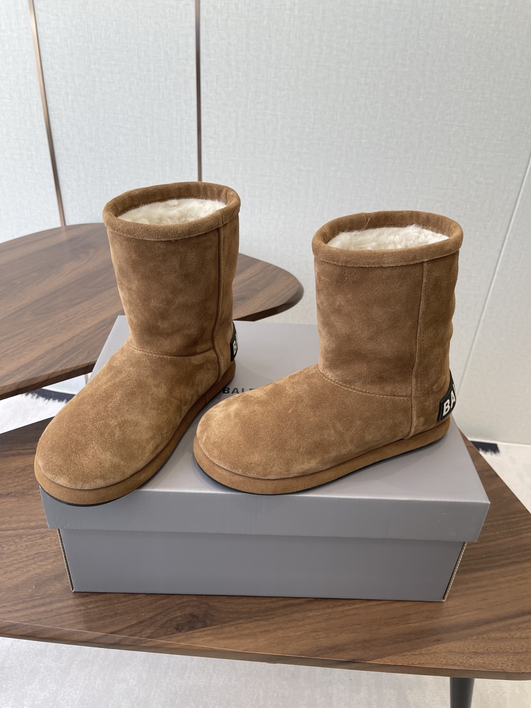 BALENCIAGA Женские угги 