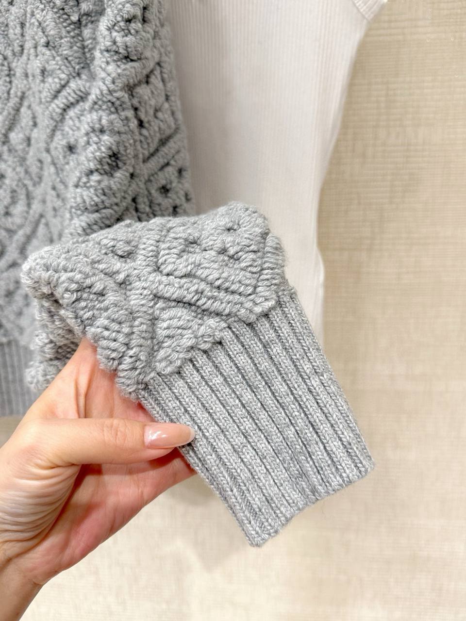 LOUIS VUITTON Женский кардиган из смесовой шерсти LOUIS VUITTON Женский кардиган из смесовой шерсти