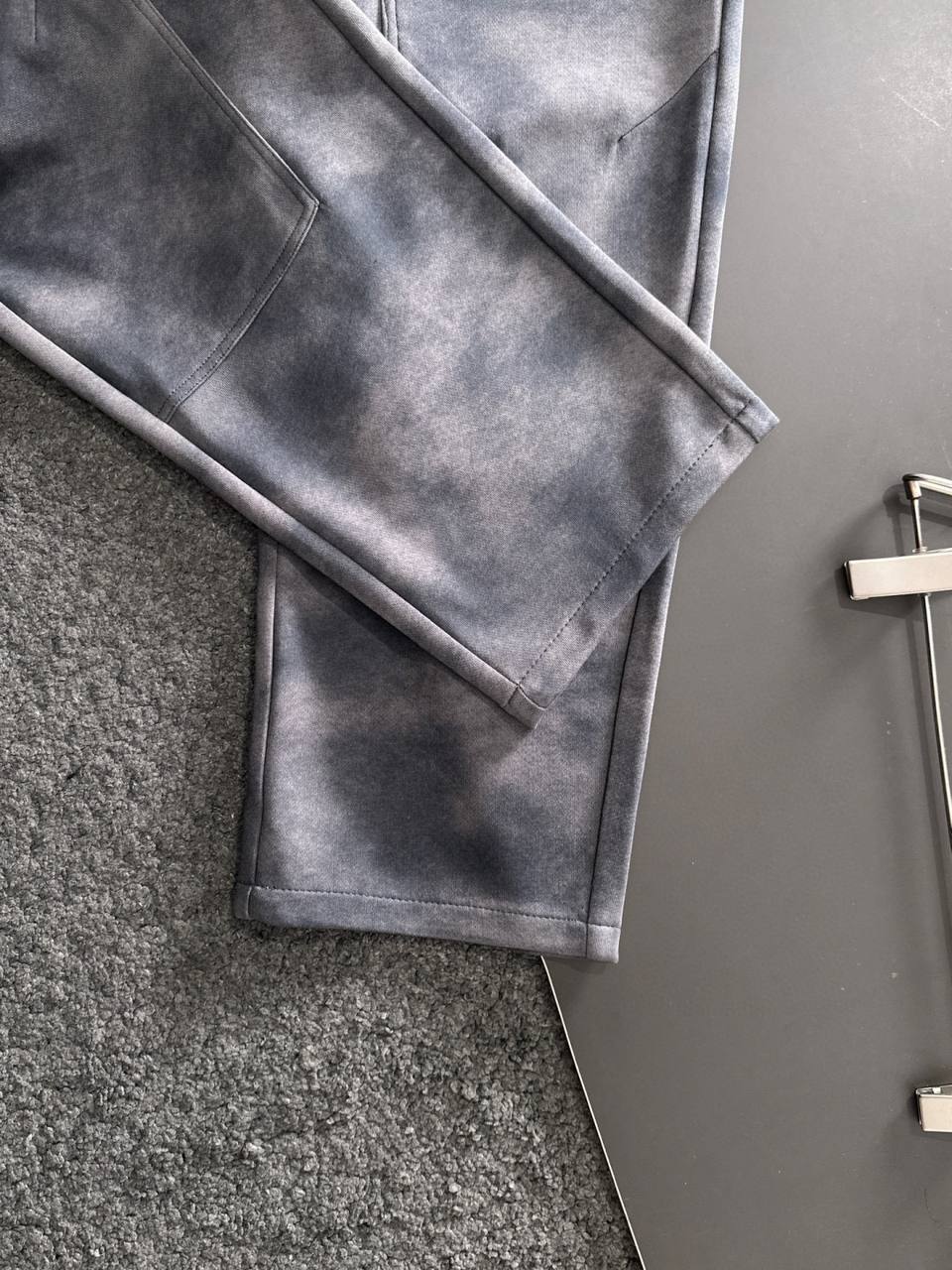 LOUIS VUITTON Мужские брюки LOUIS VUITTON Мужские брюки